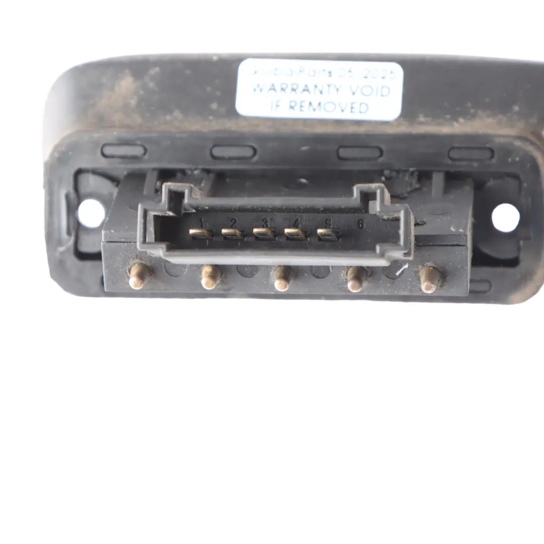 Interrupteur Portes Coulissantes Droite pour Mercedes Vito Viano W639 à propos du numéro de pièce A6398200454 Mercedes Vito Viano W639 Interrupteur Portes Coulissantes Droite - SKU A6398200454 - Numéro de pièce A6398200454