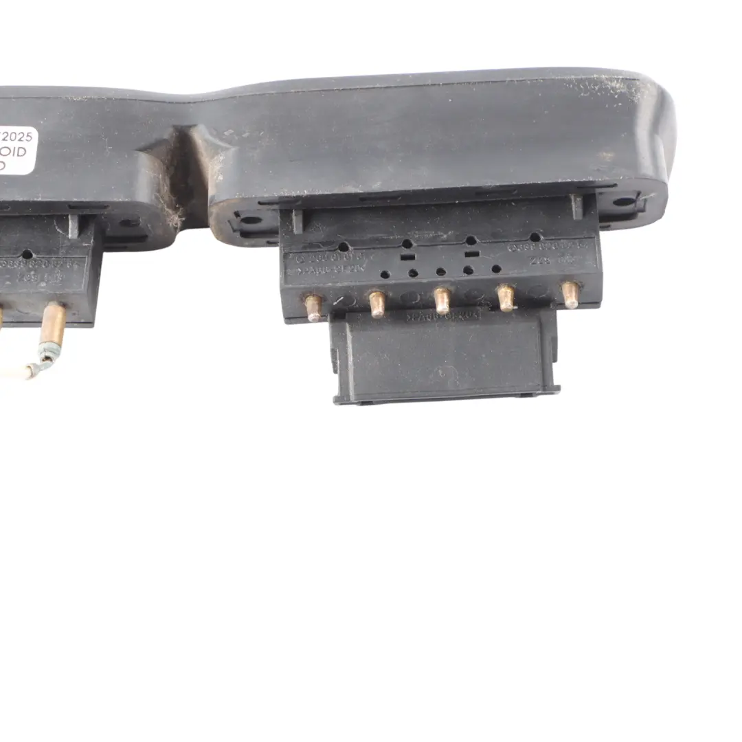 Interrupteur Portes Coulissantes Droite pour Mercedes Vito Viano W639 à propos du numéro de pièce A6398200454 Mercedes Vito Viano W639 Interrupteur Portes Coulissantes Droite - SKU A6398200454 - Numéro de pièce A6398200454