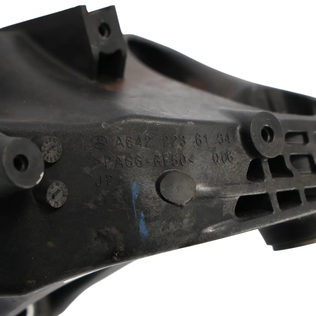 Staffa Motore Mercedes ML W166 Diesel OM642 Supporto Motore Sinistro per con numero di parte A6422236104 Staffa Motore Mercedes ML W166 Diesel OM642 Supporto Motore Sinistro - SKU A6422236104 - Numero di parte A6422236104