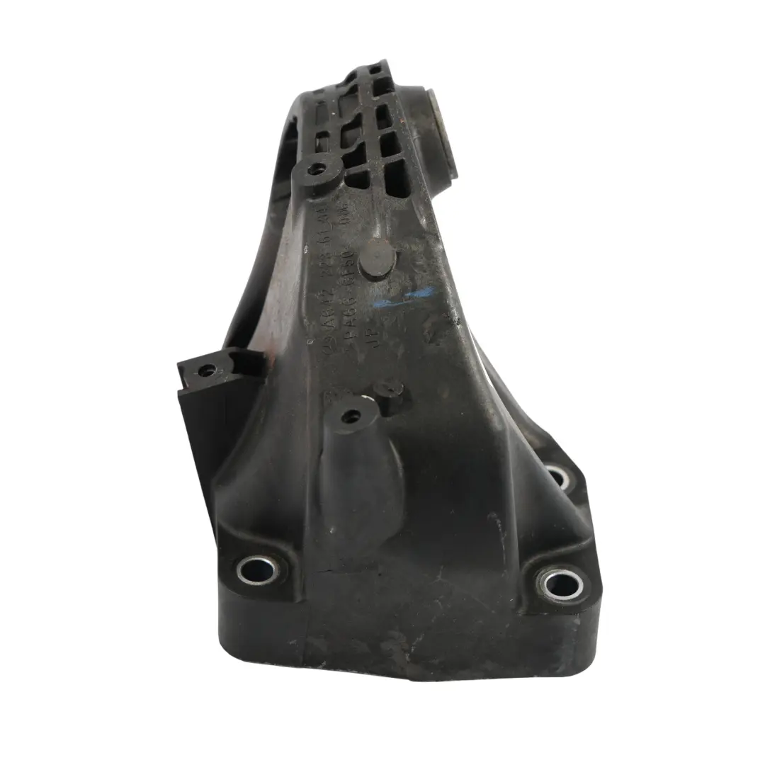 Staffa Motore Mercedes ML W166 Diesel OM642 Supporto Motore Sinistro per con numero di parte A6422236104 Staffa Motore Mercedes ML W166 Diesel OM642 Supporto Motore Sinistro - SKU A6422236104 - Numero di parte A6422236104