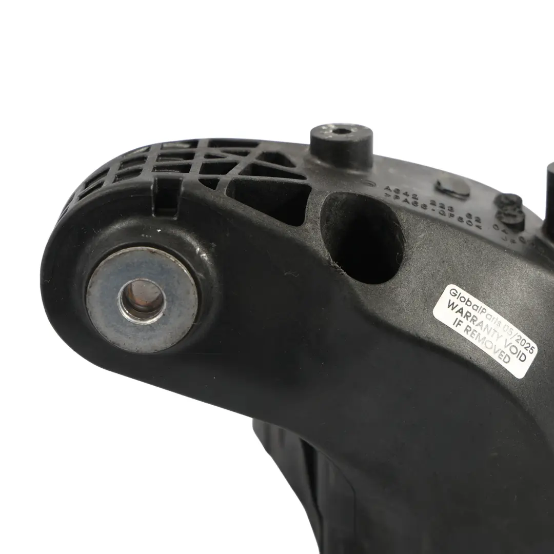 Staffa Motore Mercedes ML W166 OM642 Supporto Motore Destro per con numero di parte A6422236204 Staffa Motore Mercedes ML W166 OM642 Supporto Motore Destro - SKU A6422236204 - Numero di parte A6422236204