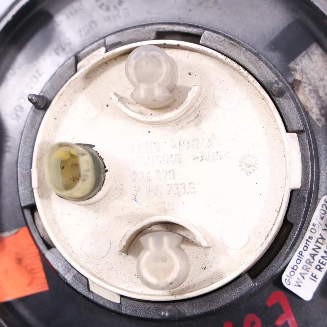 Coperchio Indicatore Ripetitore Emblema Destro Titansilber 354 per BMW Z4 E85 con numero di parte 0030962 BMW Z4 E85 Coperchio Indicatore Ripetitore Emblema Destro Titansilber 354 - SKU P0030962-TS1 - Numero di parte 0030962