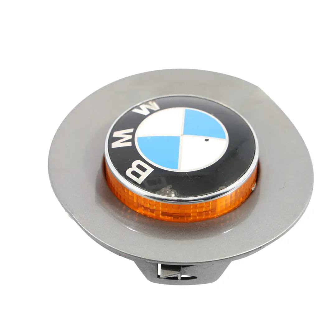 Tapa Indicador Repetidor Emblema Derecho Titansilber Metallic - 354 para BMW Z4 E85 con número de pieza 0030962 BMW Z4 E85 Tapa Indicador Repetidor Emblema Derecho Titansilber Metallic - 354 - SKU P0030962-TS1 - Número de pieza 0030962