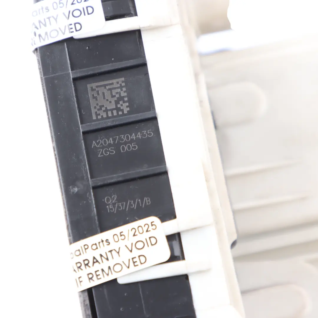 Door Lock Latch Mechanism Rear Right O/S to Mercedes W168 with Part number A2047304435 Mercedes W168 Door Lock Latch Mechanism Rear Right O/S - SKU RHD-A2047304435 - Part number A2047304435