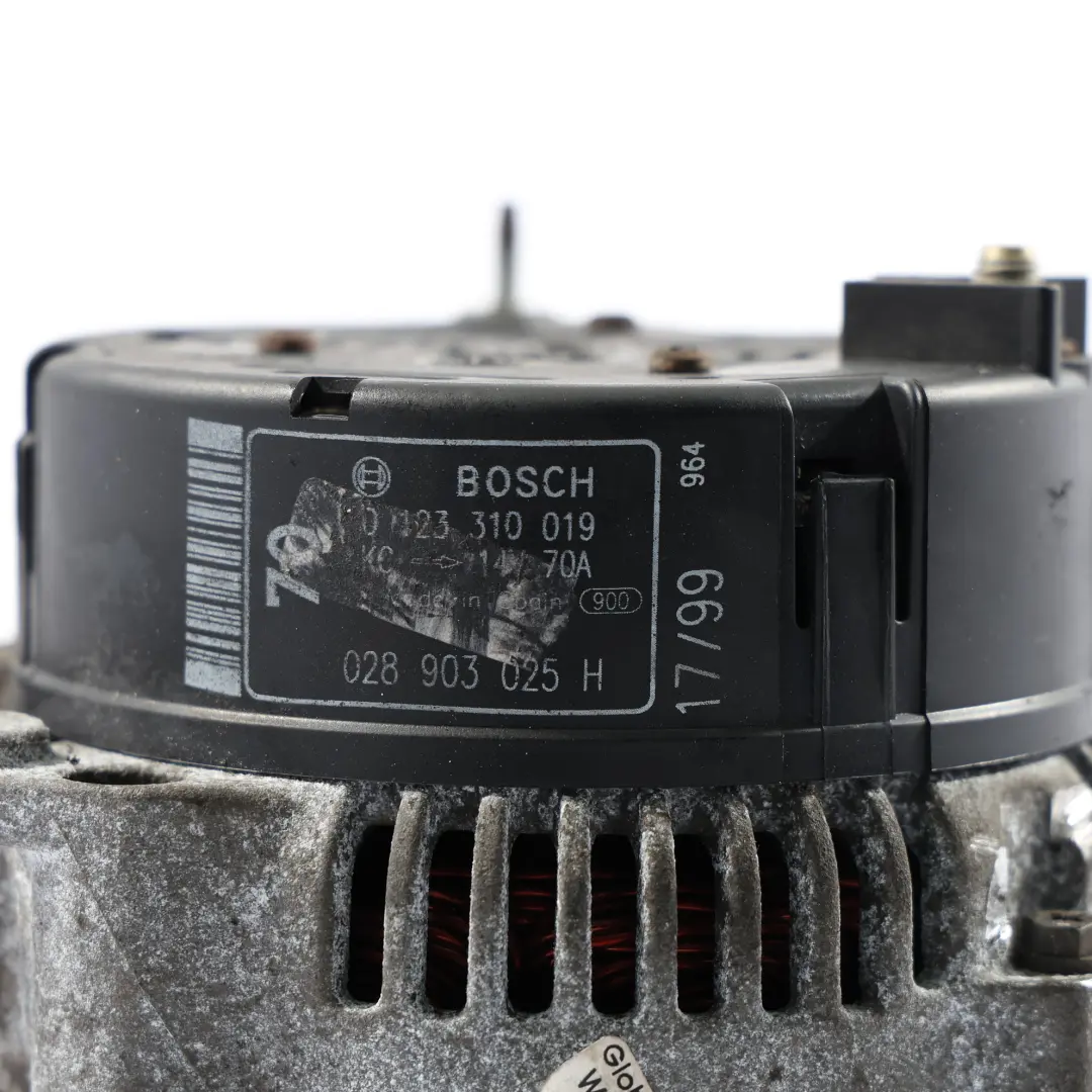 6N Alternateur BOSCH 14V 70A pour Volkswagen Polo à propos du numéro de pièce 028903025G Volkswagen Polo 6N Alternateur BOSCH 14V 70A - SKU 028903025G - Numéro de pièce 028903025G