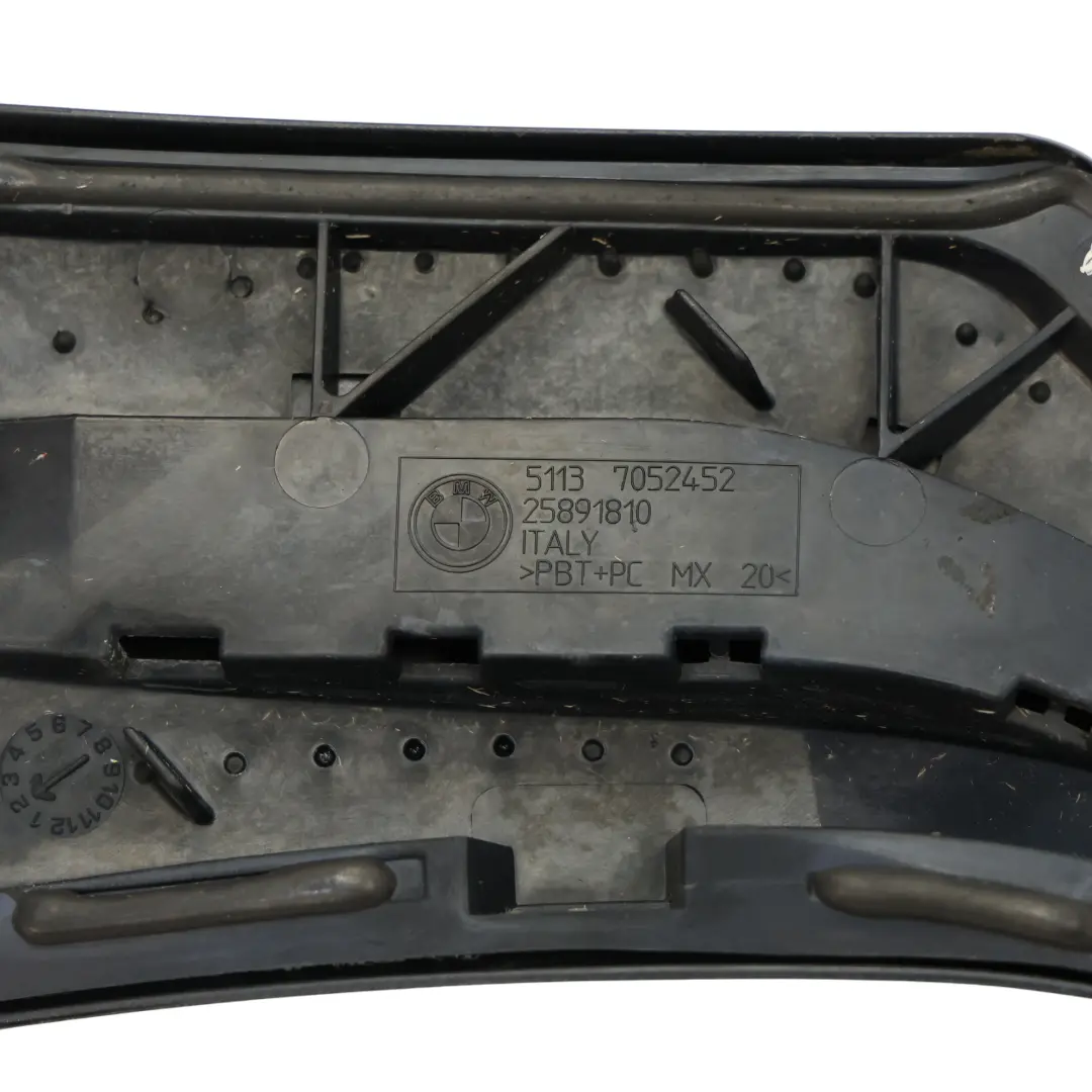 Tapa Del Maletero Puerta trasera Schwarz 2 Negro - 668 para BMW X3 E83 con número de pieza 0303042 BMW X3 E83 Tapa Del Maletero Puerta trasera Schwarz 2 Negro - 668 - SKU 0303042-SCH - Número de pieza 0303042