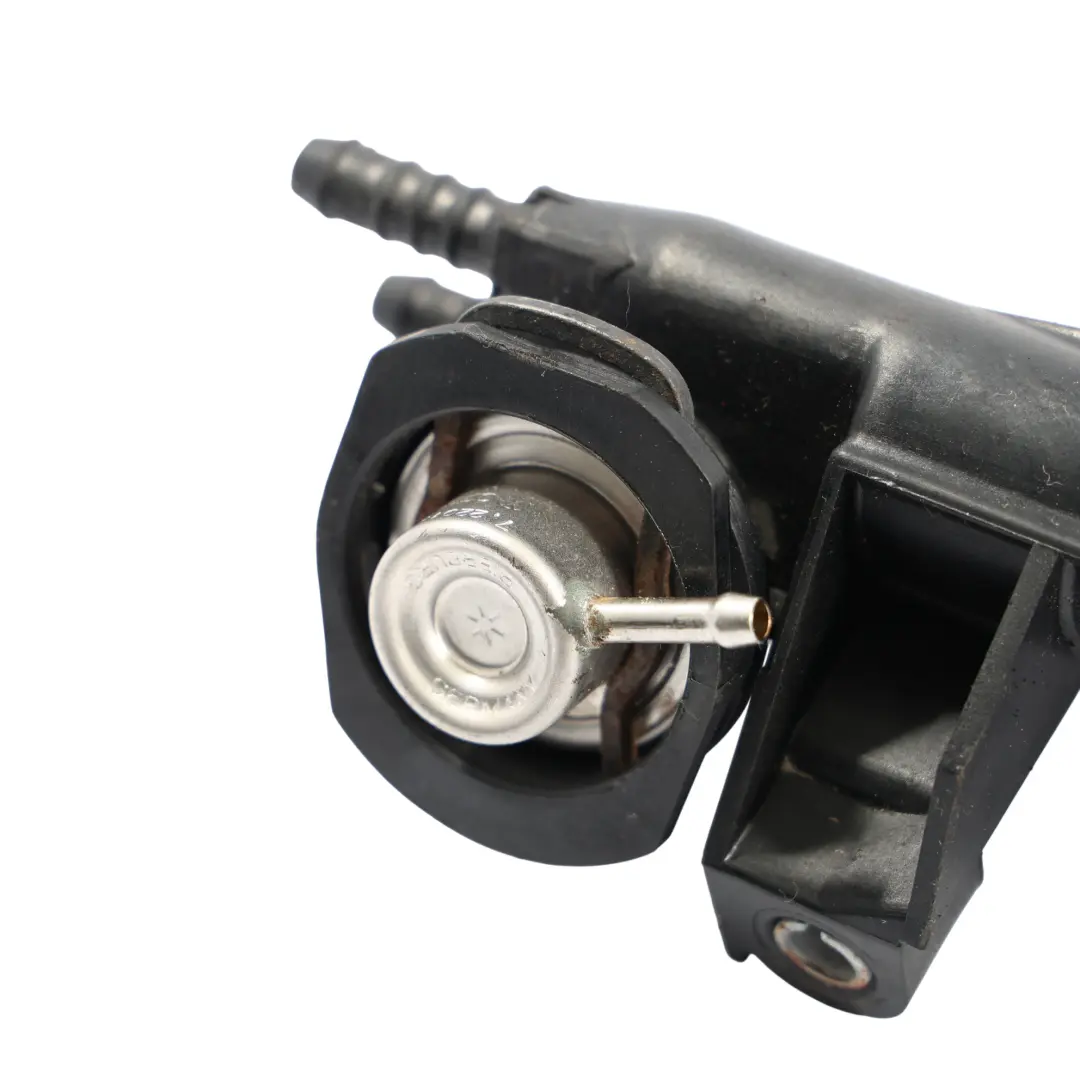 8L Volkswagen Golf IV Listwa Wtryskowa 1.6 2.0 Benzyna do Audi A3 o numerze 06A133317A Audi A3 8L Volkswagen Golf IV Listwa Wtryskowa 1.6 2.0 Benzyna - SKU 06A133317A - Numer Części 06A133317A