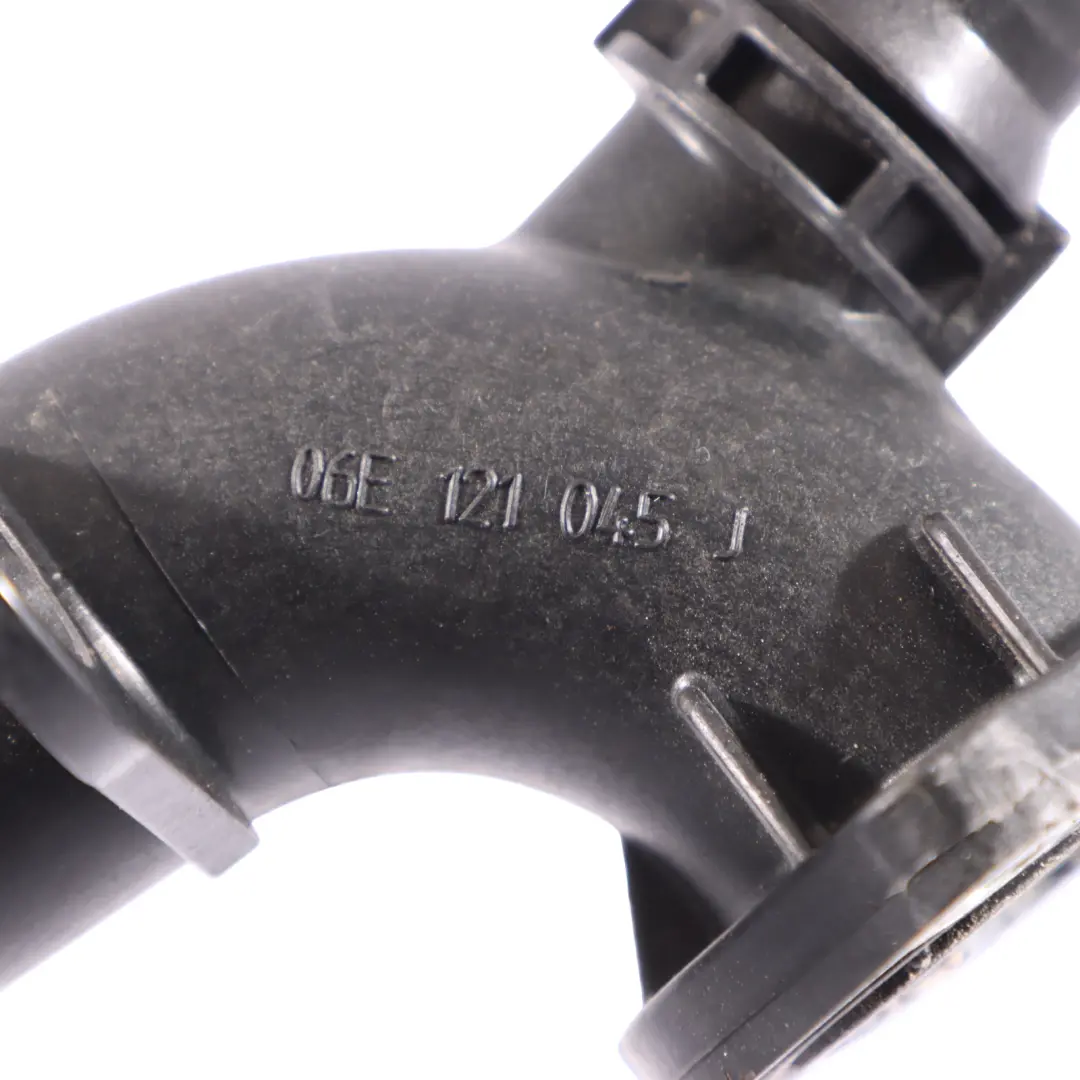 Wąż Przewód Rura Wody Płynu Chłodzącego do Audi A4 B8 3.2 FSI o numerze 06E121045J Audi A4 B8 3.2 FSI Wąż Przewód Rura Wody Płynu Chłodzącego - SKU 06E121045J - Numer Części 06E121045J
