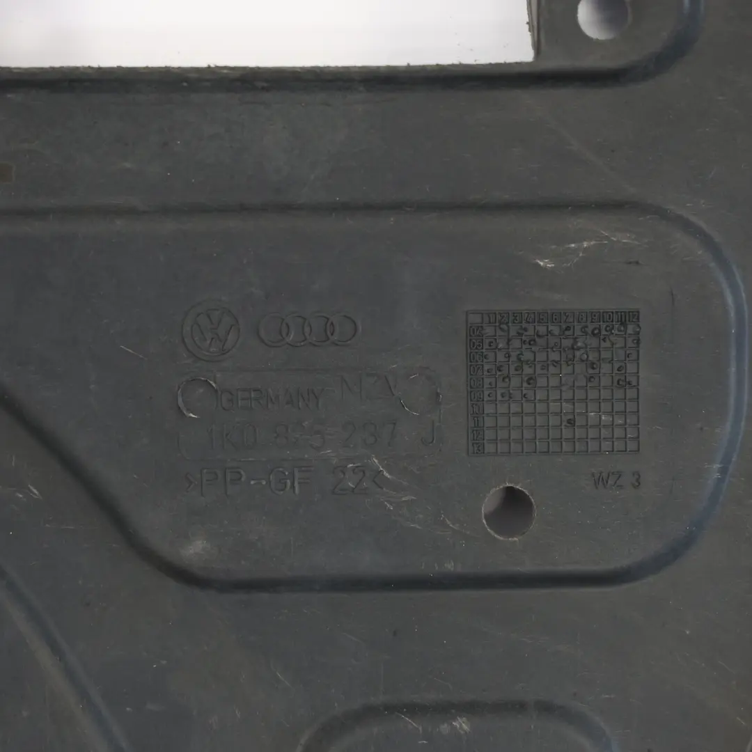 1K Panel Cubre Motor para Volkswagen Golf con número de pieza 1K0825237J Volkswagen Golf 1K Panel Cubre Motor - SKU 1K0825237J - Número de pieza 1K0825237J