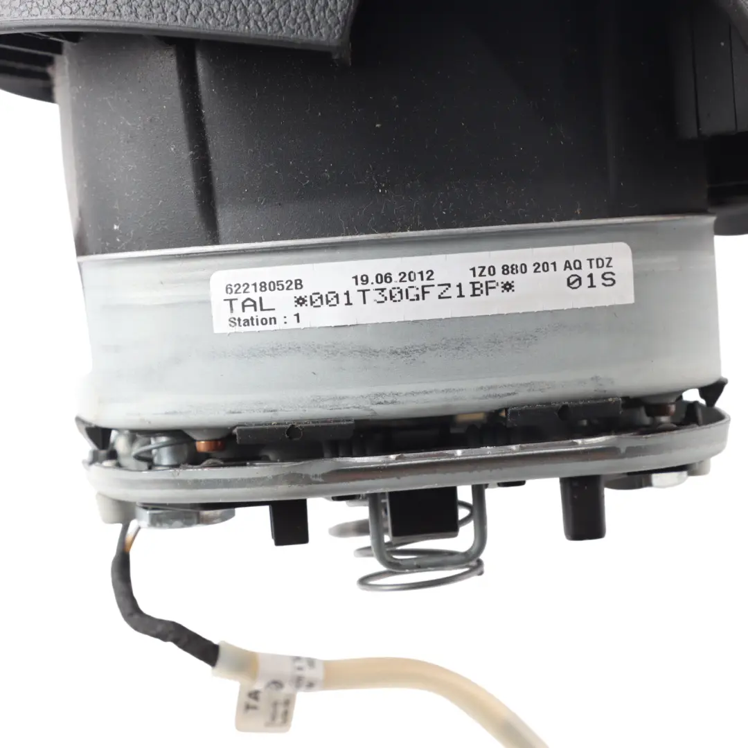 Steering Wheel Air Module Driver's Side Unit to Skoda Octavia II with Part number 1Z0880201AQ Skoda Octavia II Steering Wheel Air Module Driver's Side Unit - SKU 1Z0880201AQ - Part number 1Z0880201AQ