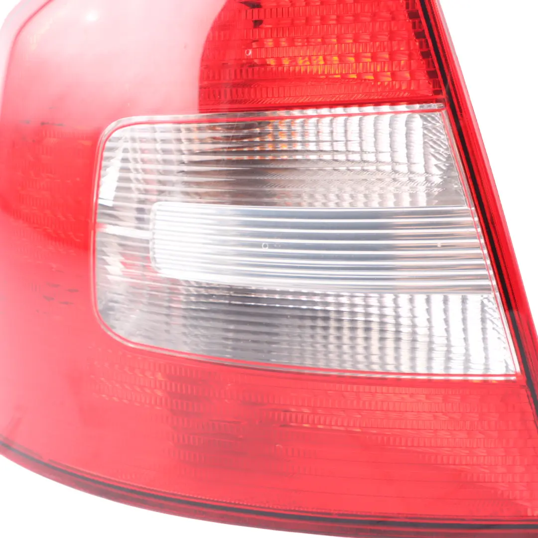 MK2 1Z Fanale Posteriore Sinistro per Skoda Octavia con numero di parte 1Z5945111B Skoda Octavia MK2 1Z Fanale Posteriore Sinistro - SKU 1Z5945111B - Numero di parte 1Z5945111B