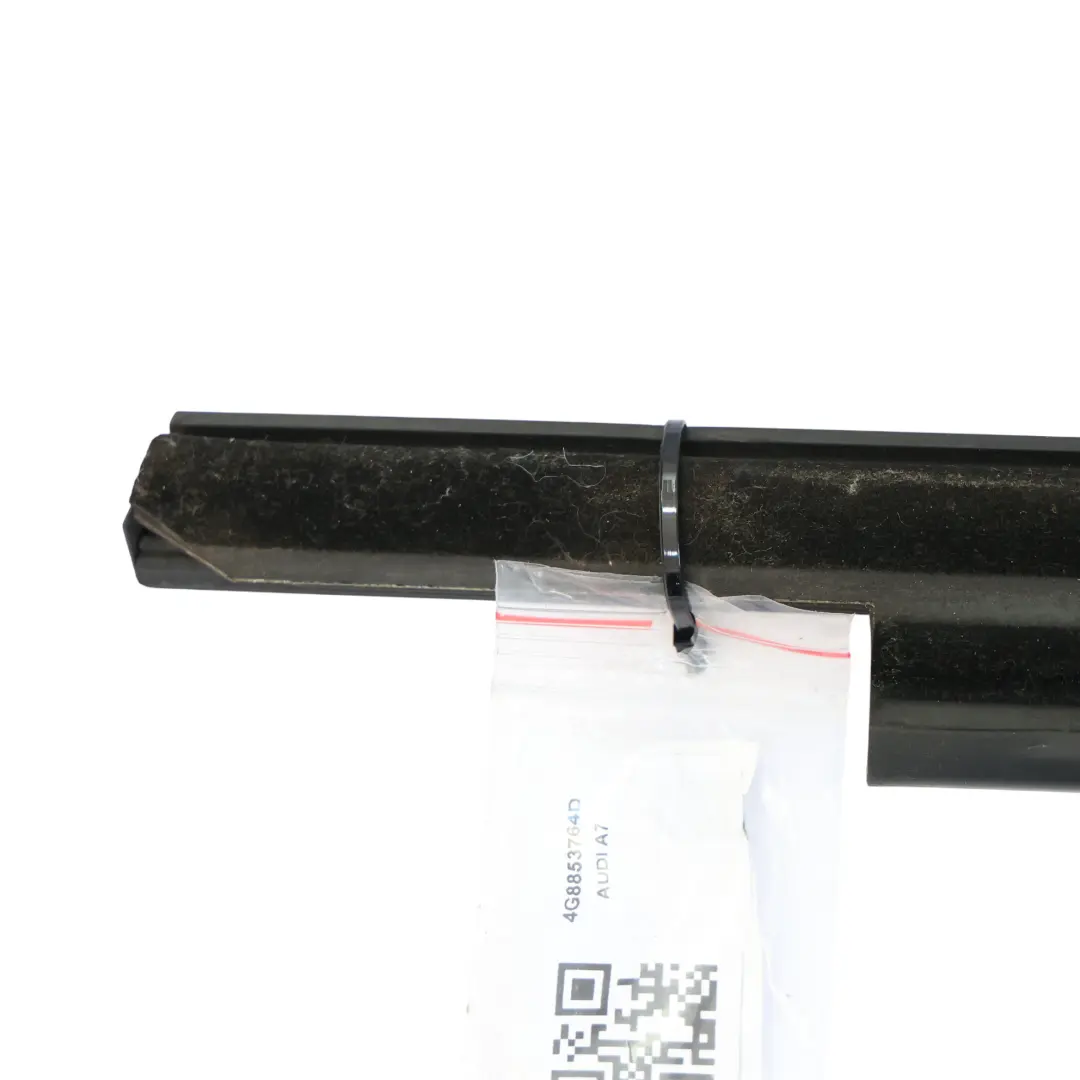 Hintere Tür Fenster Verkleidung Äußerer Streifen Rechts 4G8853764B für Audi A7 4G mit Teilenummer 4G8853764D Audi A7 4G Hintere Tür Fenster Verkleidung Äußerer Streifen Rechts 4G8853764B - SKU 4G8853764D - Teilenummer 4G8853764D