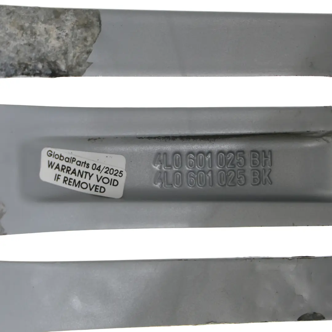 Silberne Leichtmetallfelge Alufelge 21" 10J ET:44 für Audi Q7 4L mit Teilenummer 4L0601025BH Audi Q7 4L Silberne Leichtmetallfelge Alufelge 21" 10J ET:44 - SKU 4L0601025BH-9 - Teilenummer 4L0601025BH