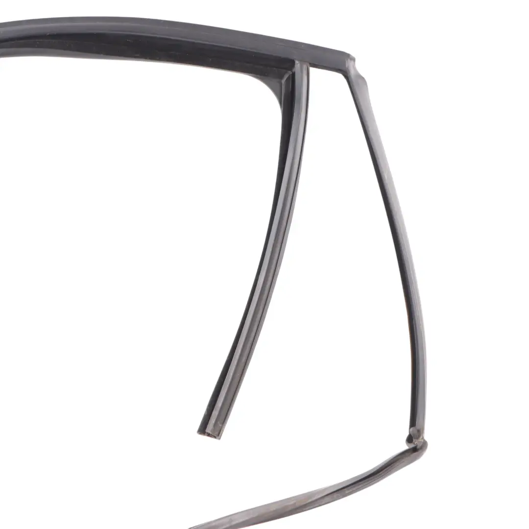 Window Seal Door Rear Right O/S Sealing Gasket to Volkswagen Golf 6 with Part number 5K6839432E Volkswagen Golf 6 Window Seal Door Rear Right O/S Sealing Gasket - SKU 5K6839432E - Part number 5K6839432E