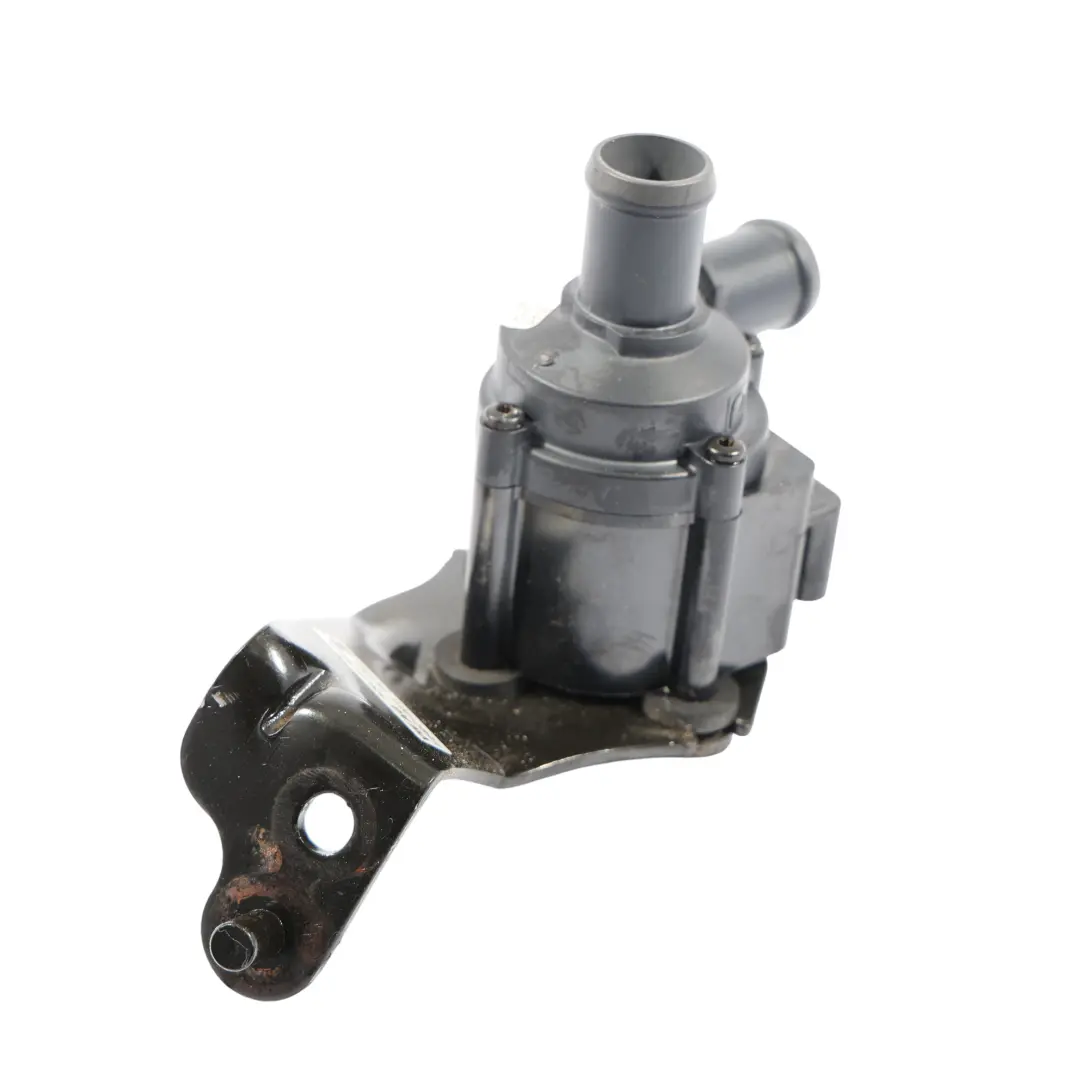 Bomba De Agua Auxiliar Circulación De Refrigerante para Audi A3 S3 8V con número de pieza 5Q0121599AA Audi A3 S3 8V Bomba De Agua Auxiliar Circulación De Refrigerante - SKU 5Q0121599AA - Número de pieza 5Q0121599AA