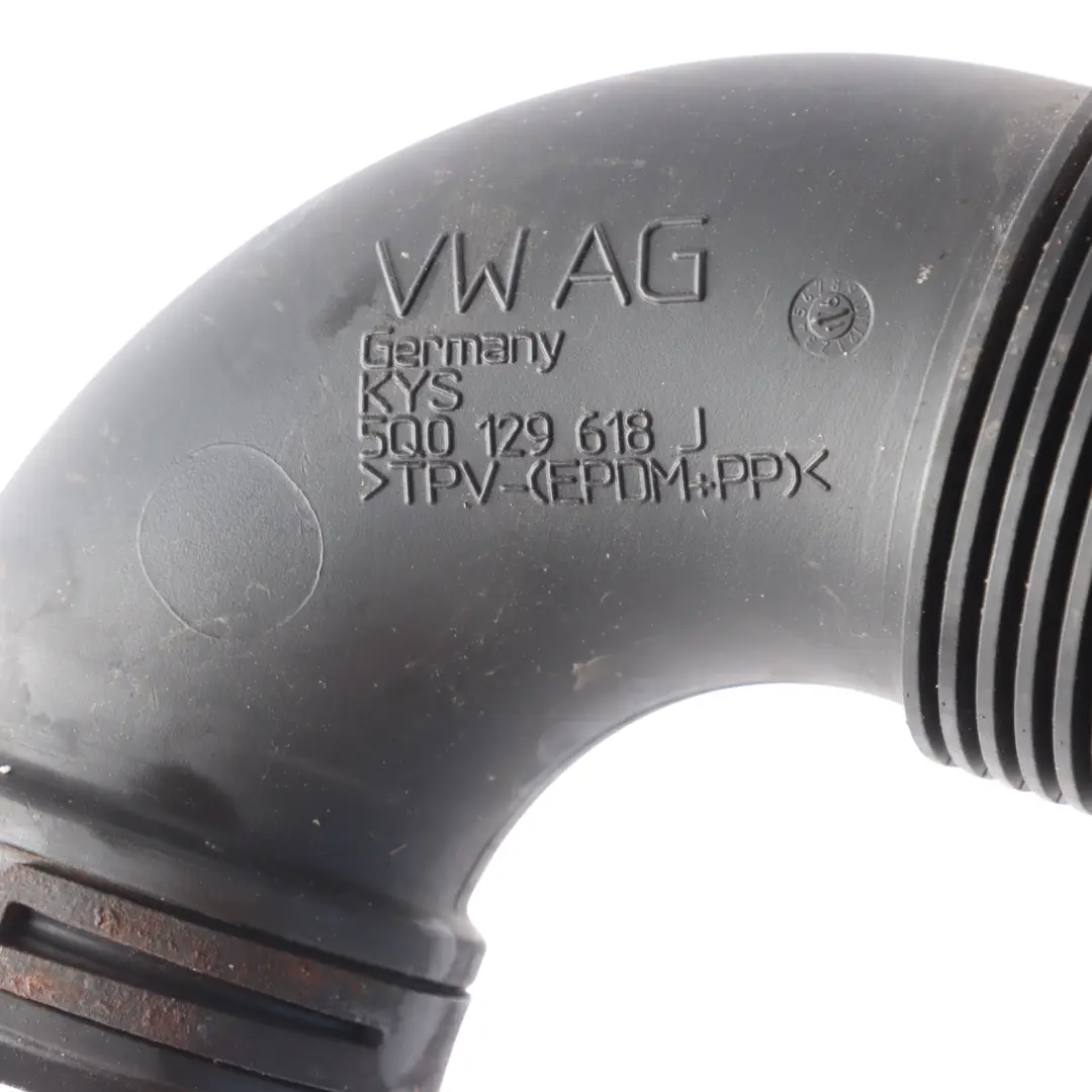 Turbocharger Air Intake Turbo Hose Pipe Tube 1.0 Petrol to Audi A3 8V with Part number 5Q0129618J Audi A3 8V Turbocharger Air Intake Turbo Hose Pipe Tube 1.0 Petrol - SKU 5Q0129618J - Part number 5Q0129618J