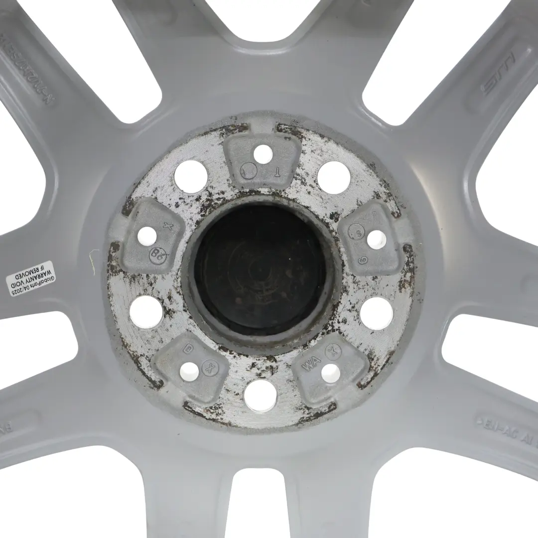 Jante en alliage léger argenté à rayons V 130 17" 7,5J ET:40 pour BMW X5 E53 à propos du numéro de pièce 6761929 BMW X5 E53 Jante en alliage léger argenté à rayons V 130 17" 7,5J ET:40 - SKU 6761929-2 - Numéro de pièce 6761929