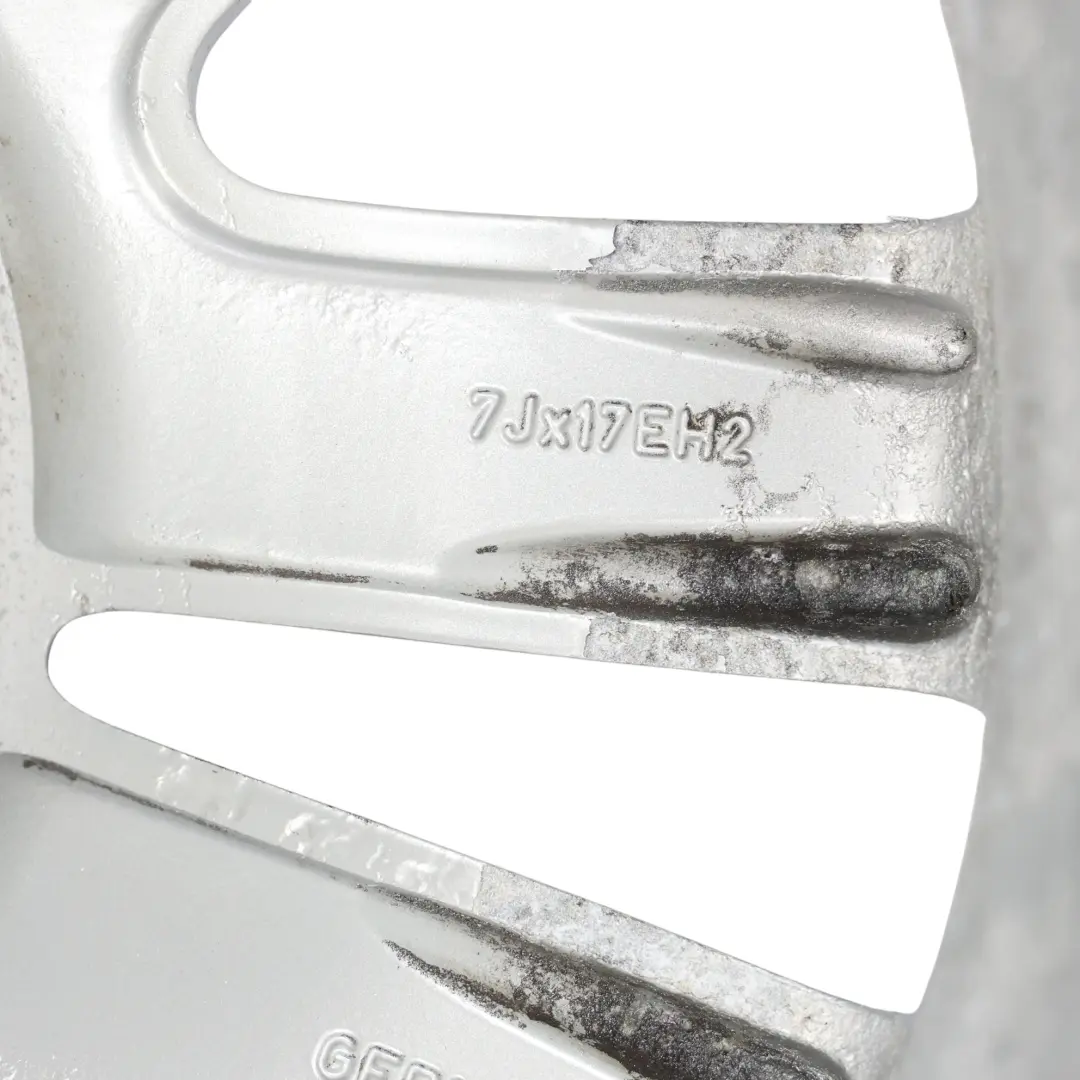 Argento Cerchio In Lega 17" Razze A V 141 7J ET:47 per BMW E81 E82 E87 E88 con numero di parte 6775621 BMW E81 E82 E87 E88 Argento Cerchio In Lega 17" Razze A V 141 7J ET:47 - SKU 6775621-1 - Numero di parte 6775621