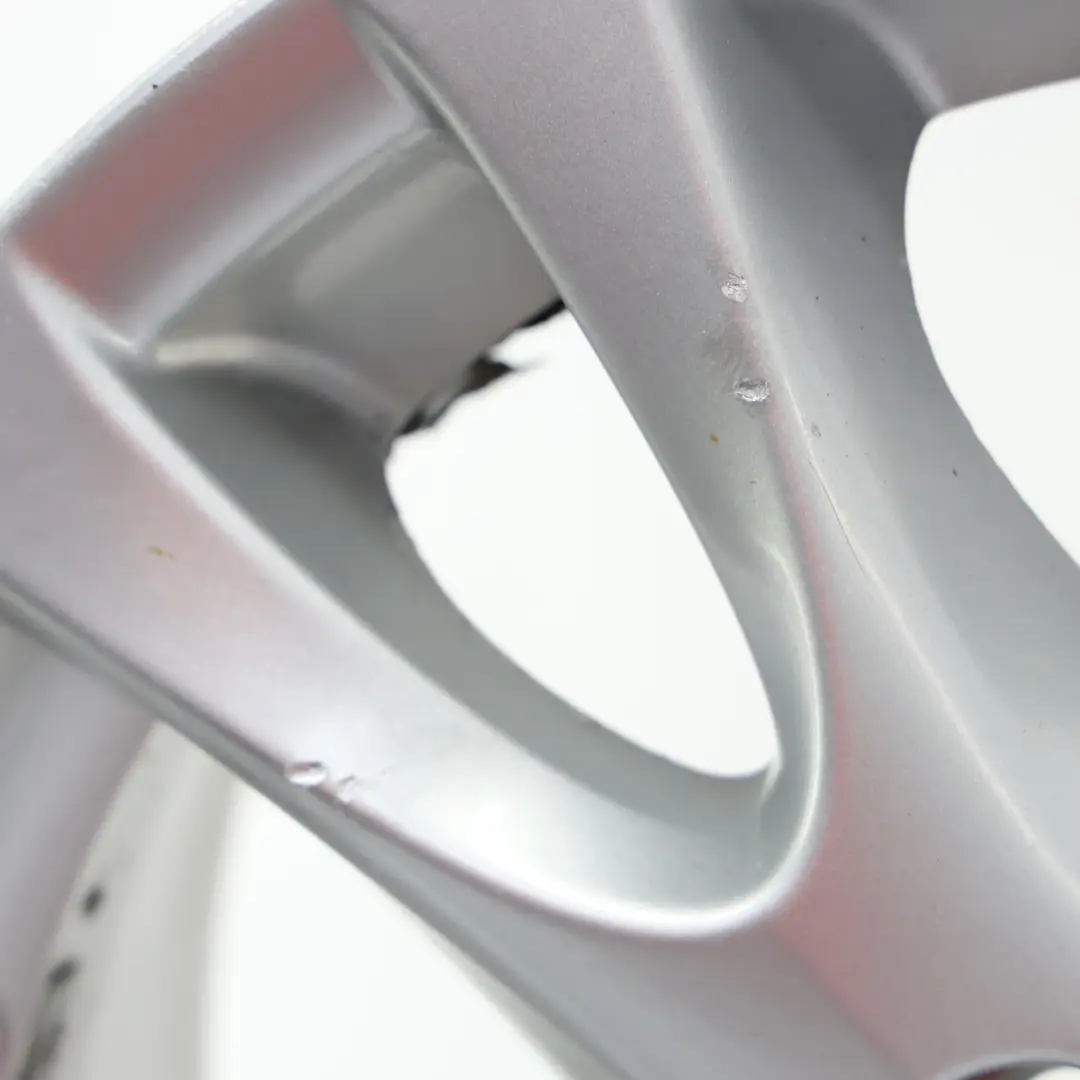 Cerchio in lega 16" a V 255 7J ET:44 per BMW E82 E81 E87 E88 con numero di parte 6778218 BMW E82 E81 E87 E88 Cerchio in lega 16" a V 255 7J ET:44 - SKU 6778218-1 - Numero di parte 6778218