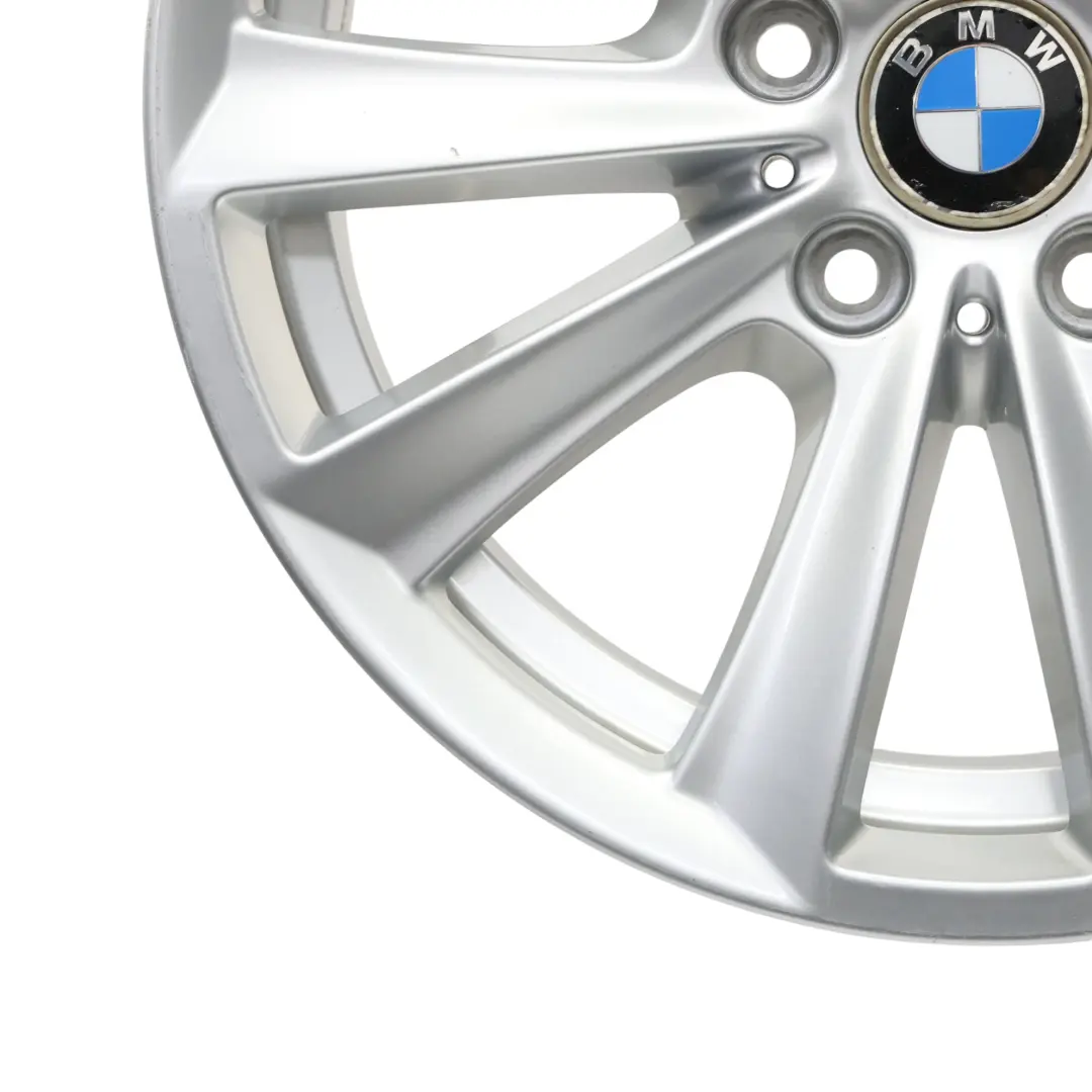 Cerchio in lega 17" a raggi V 236 8J ET:30 per BMW F10 F11 F12 con numero di parte 6780720 BMW F10 F11 F12 Cerchio in lega 17" a raggi V 236 8J ET:30 - SKU 6780720-3 - Numero di parte 6780720