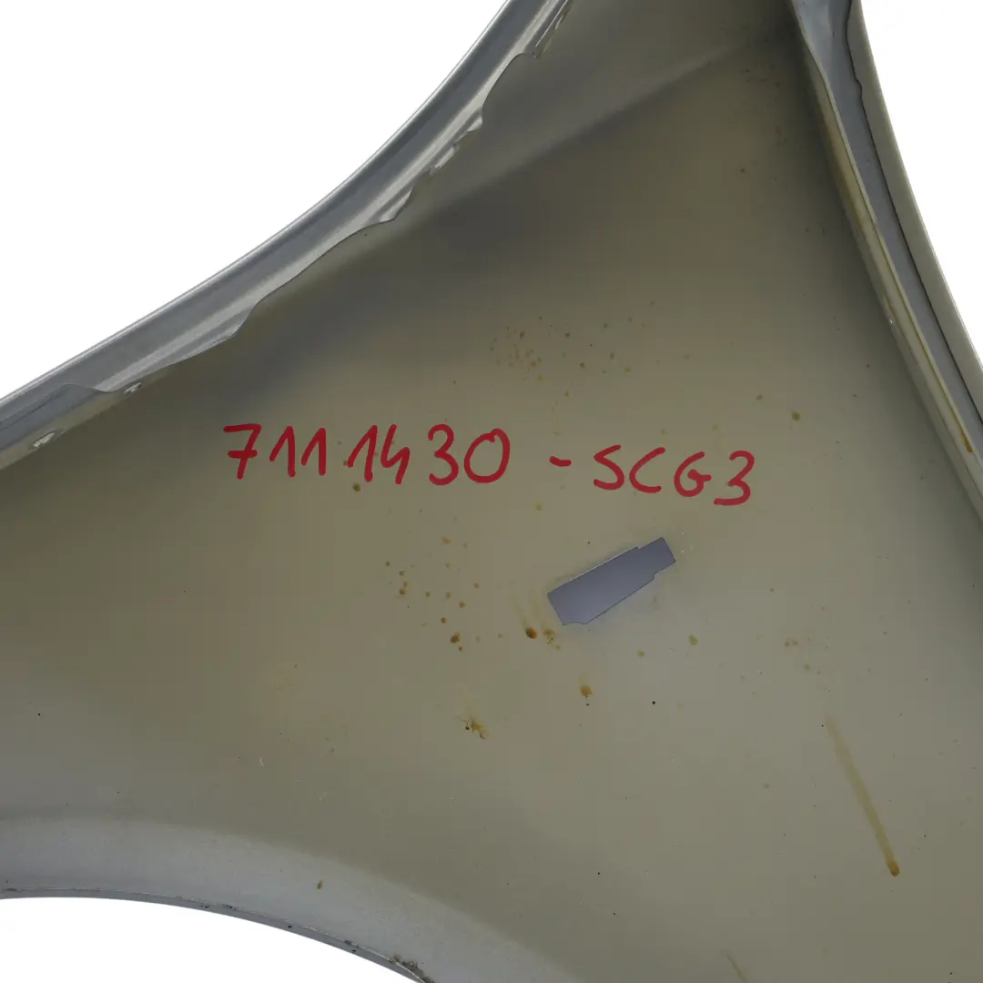 Przedni Błotnik Spacegrau Szary Metalik - A52 do BMW E60 E61 o numerze 7111430 BMW E60 E61 Przedni Błotnik Spacegrau Szary Metalik - A52 - SKU 7111430-SCG3 - Numer Części 7111430