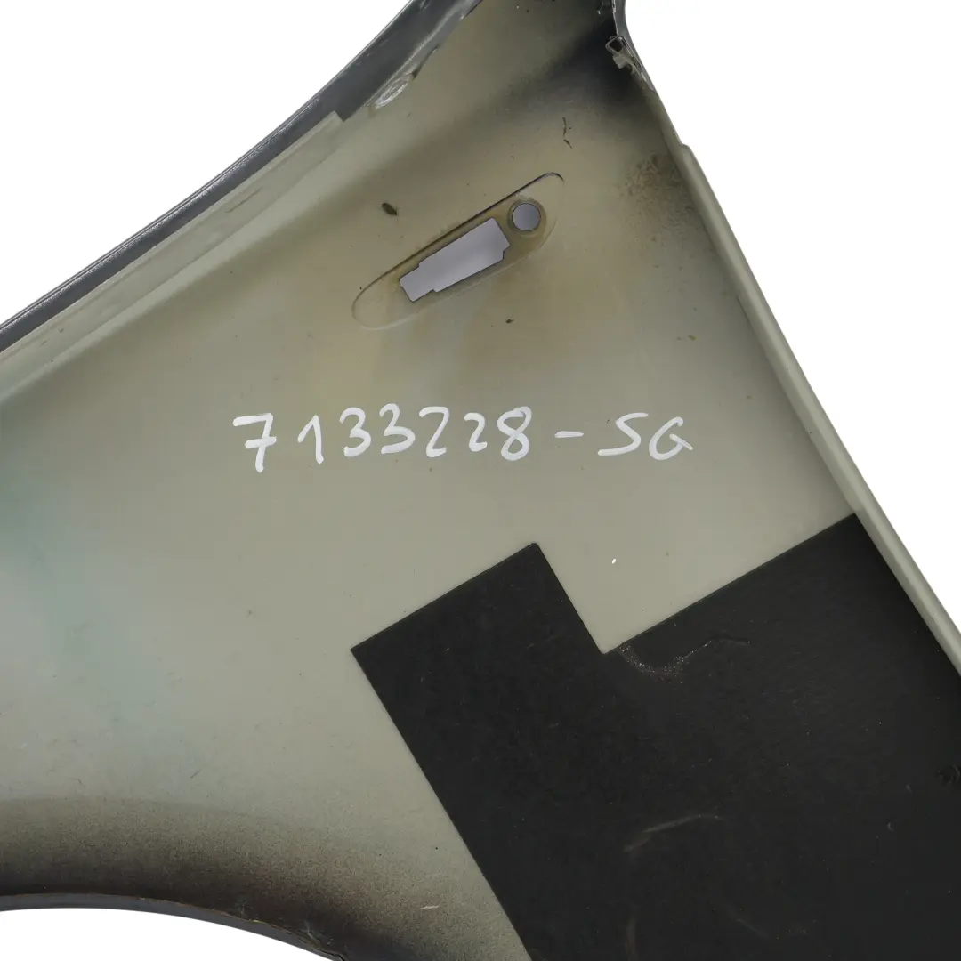 Panel Lateral BMW E81 E87 Guardabarros Delantero Derecho Sparkling Graphite A22 para con número de pieza 7133228 Panel Lateral BMW E81 E87 Guardabarros Delantero Derecho Sparkling Graphite A22 - SKU 7133228-SG - Número de pieza 7133228