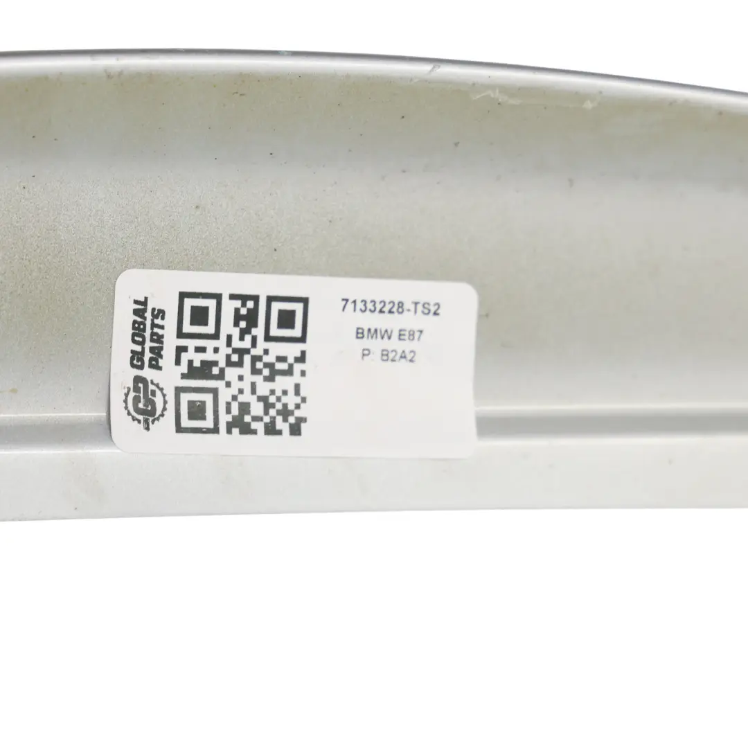 Pannello laterale parafango anteriore destra Titansilber - 354 per BMW E81 E87 con numero di parte 7133228 BMW E81 E87 Pannello laterale parafango anteriore destra Titansilber - 354 - SKU 7133228-TS2 - Numero di parte 7133228