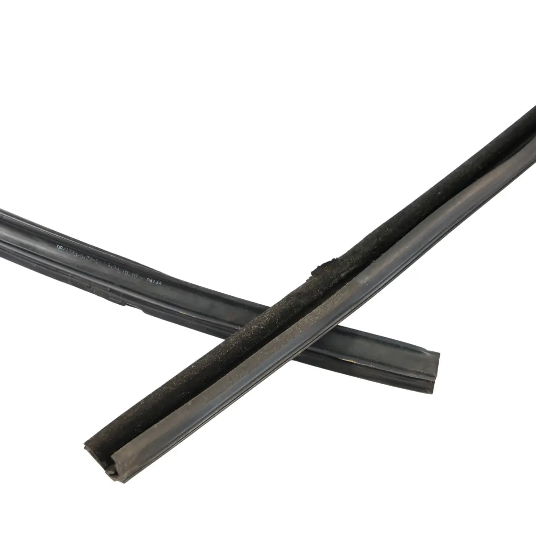 Fenêtre De Porte Guide Joint D'Etanchéité Arrière Droite pour BMW F02 à propos du numéro de pièce 7179130 BMW F02 Fenêtre De Porte Guide Joint D'Etanchéité Arrière Droite - SKU 7179130 - Numéro de pièce 7179130