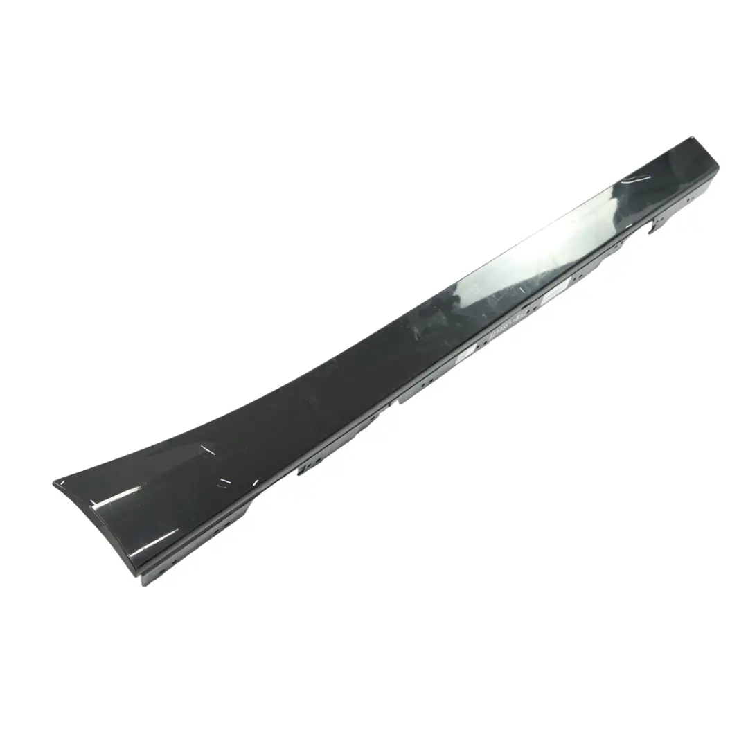 Gonna laterale Striscia davanzale Gonna destra Black Sapphire 475 per BMW F20 con numero di parte 7293554 BMW F20 Gonna laterale Striscia davanzale Gonna destra Black Sapphire 475 - SKU 7293554-BS2 - Numero di parte 7293554