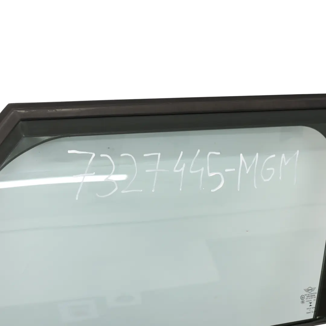 Puerta Delantera Izquierda Panel Revestimiento Moonwalk Grey - B71 para Mini F55 con número de pieza 7327445 Mini F55 Puerta Delantera Izquierda Panel Revestimiento Moonwalk Grey - B71 - SKU 7327445-MGM - Número de pieza 7327445