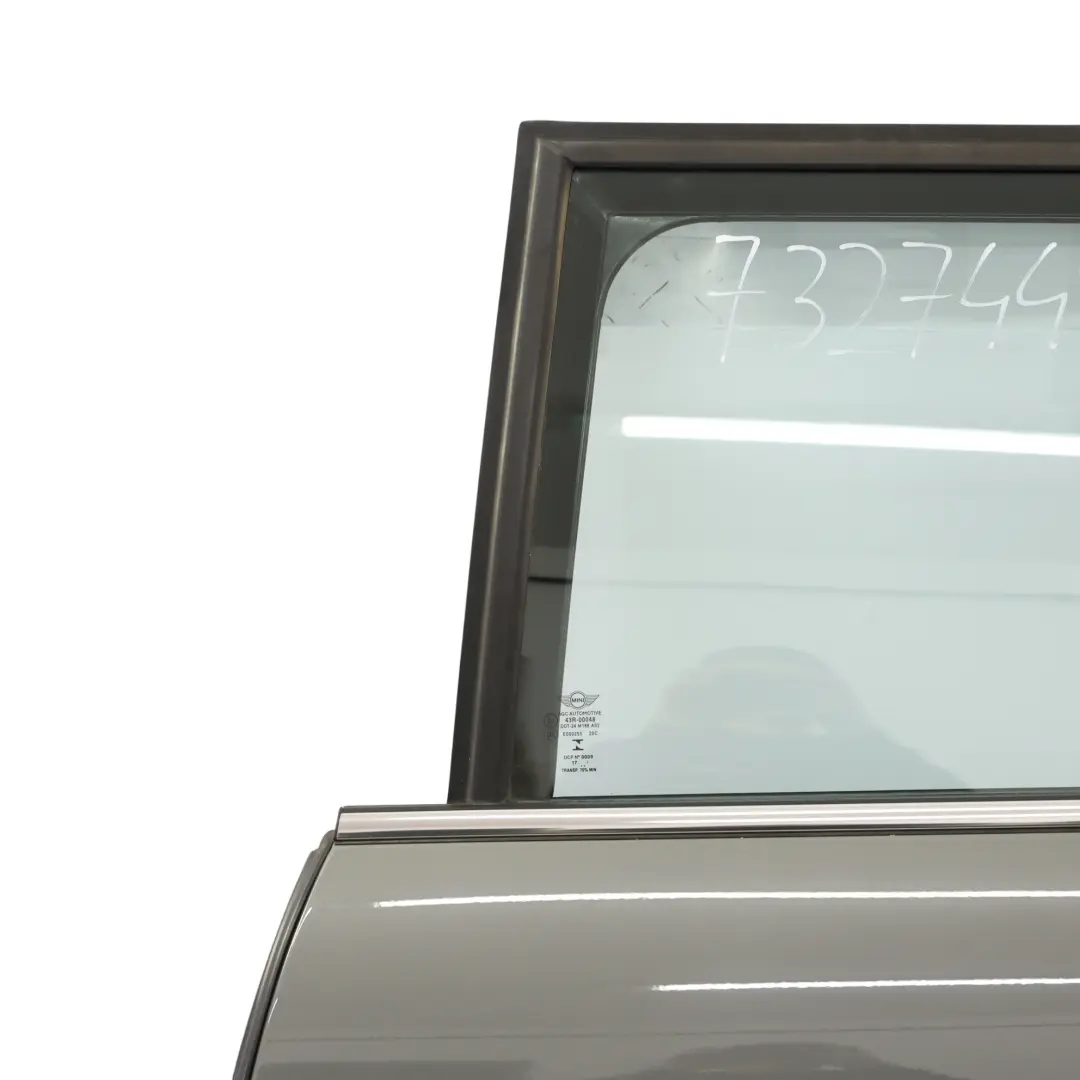 Puerta Trasera Izquierda Panel Revestimiento Moonwalk Grey - B71 para Mini F55 con número de pieza 7327449 Mini F55 Puerta Trasera Izquierda Panel Revestimiento Moonwalk Grey - B71 - SKU 7327449-MGM - Número de pieza 7327449