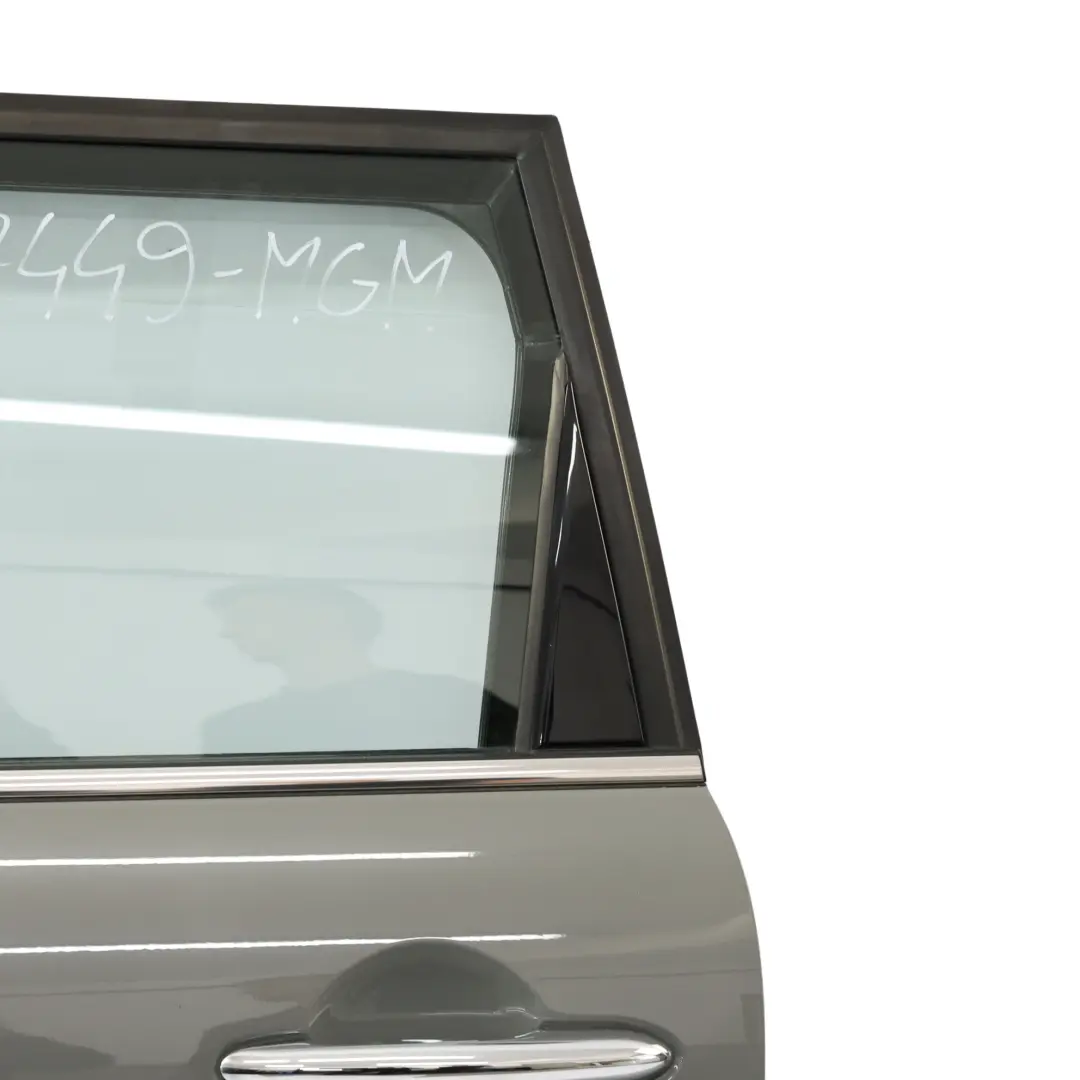 Puerta Trasera Izquierda Panel Revestimiento Moonwalk Grey - B71 para Mini F55 con número de pieza 7327449 Mini F55 Puerta Trasera Izquierda Panel Revestimiento Moonwalk Grey - B71 - SKU 7327449-MGM - Número de pieza 7327449