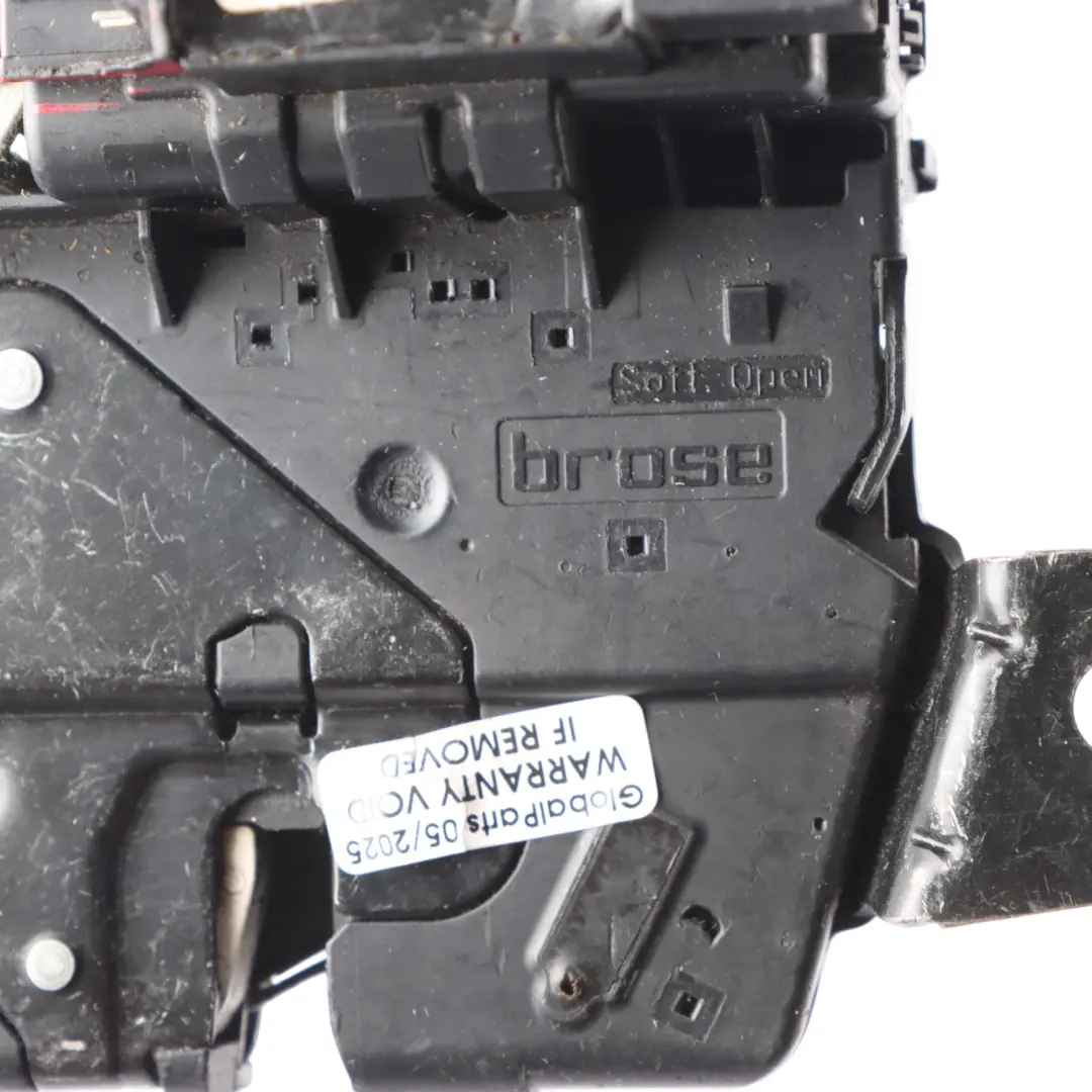 Zamek Klapy Bagażnika Tył do BMW F45 F46 o numerze 7348530 BMW F45 F46 Zamek Klapy Bagażnika Tył - SKU 7348530-1 - Numer Części 7348530