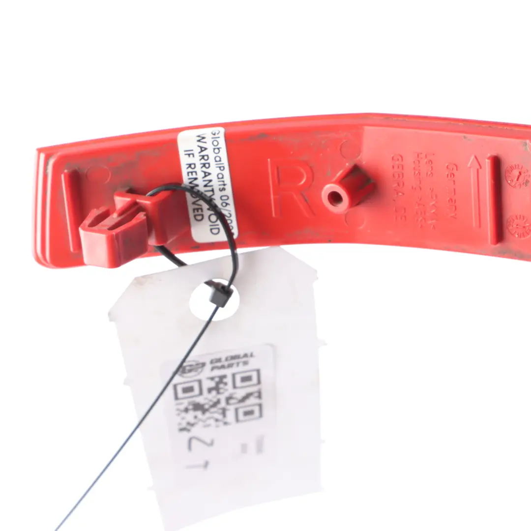Bumper Reflector Right O/S Red to BMW F48 Rear with Part number 7355548 BMW F48 Rear Bumper Reflector Right O/S Red - SKU 7355548 - Part number 7355548