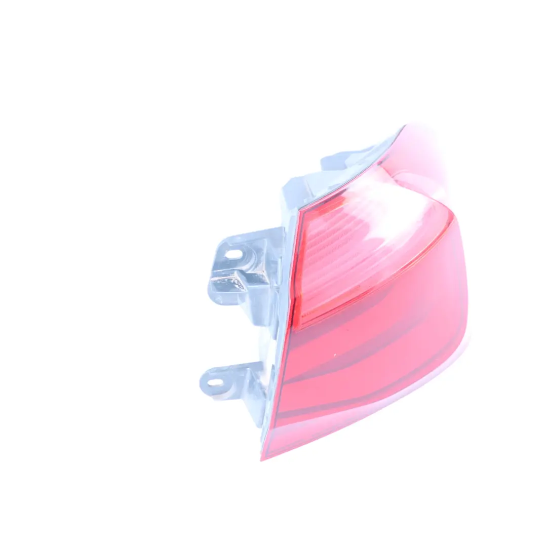 Luz Trasera En El Panel Lateral Derecho para BMW F30 F80 M3 LCI con número de pieza 7369118 BMW F30 F80 M3 LCI Luz Trasera En El Panel Lateral Derecho - SKU 7369118 - Número de pieza 7369118