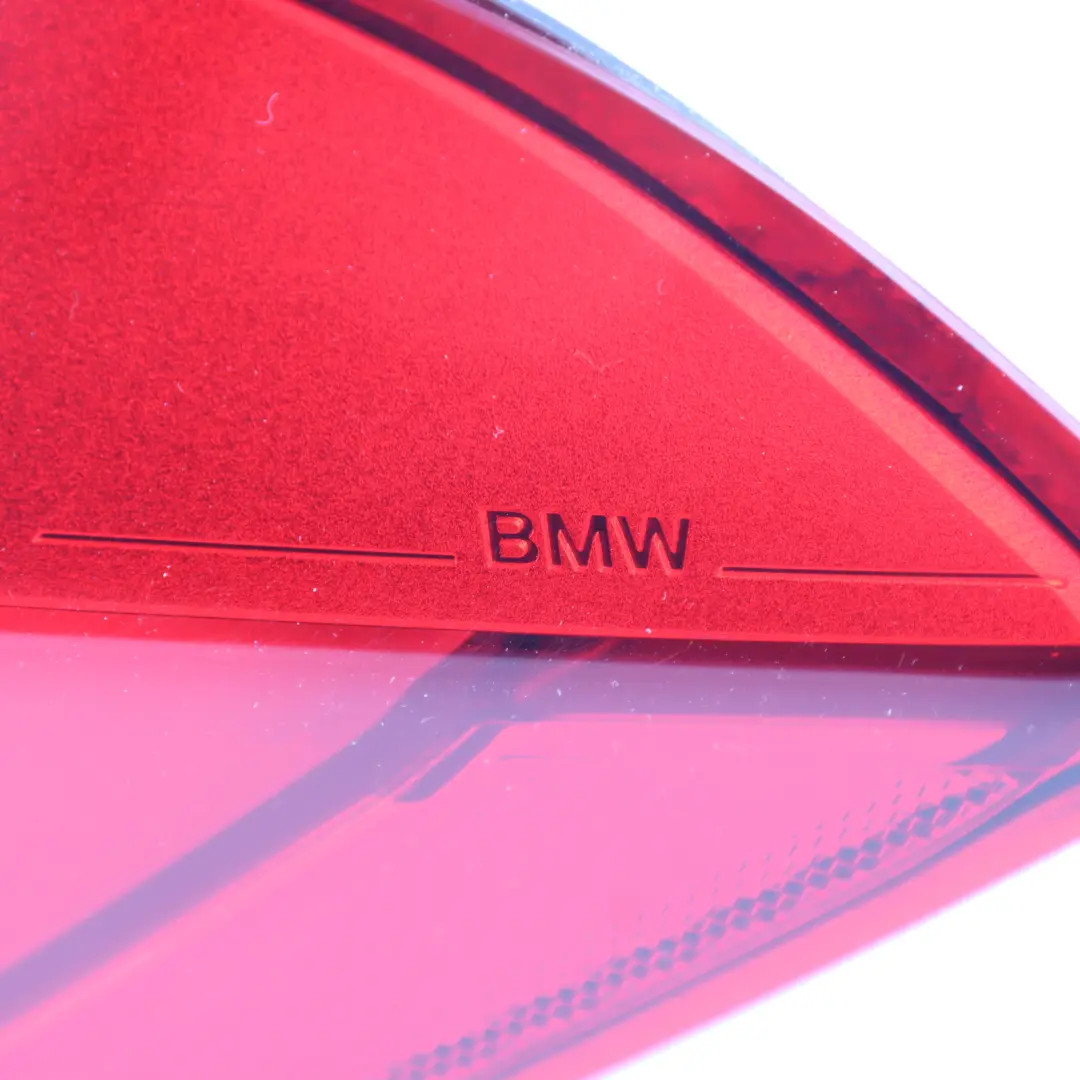 Luz Trasera En El Panel Lateral Derecho para BMW F30 F80 M3 LCI con número de pieza 7369118 BMW F30 F80 M3 LCI Luz Trasera En El Panel Lateral Derecho - SKU 7369118 - Número de pieza 7369118