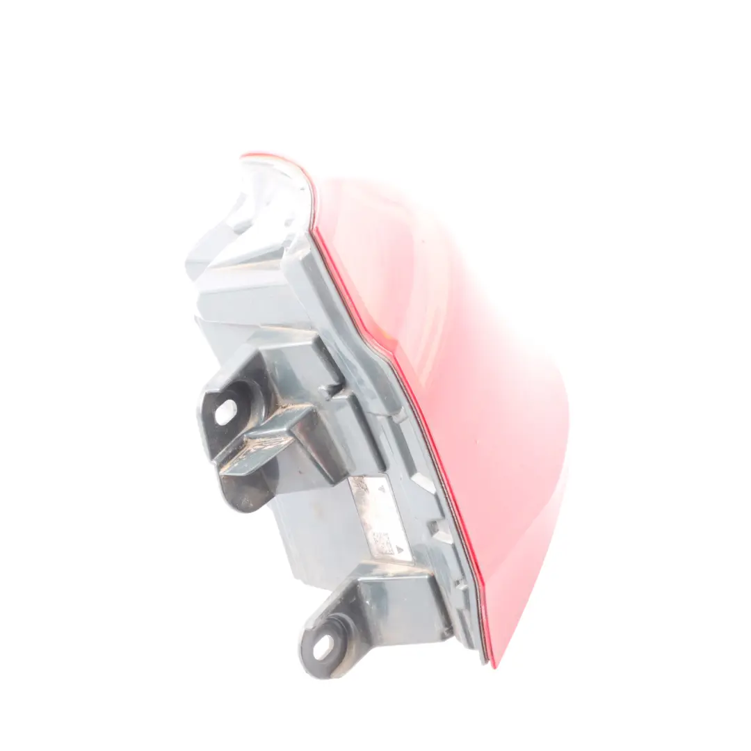 Luce Posteriore Nel Pannello Laterale Destro per BMW F30 F80 M3 LCI con numero di parte 7369118 BMW F30 F80 M3 LCI Luce Posteriore Nel Pannello Laterale Destro - SKU 7369118 - Numero di parte 7369118