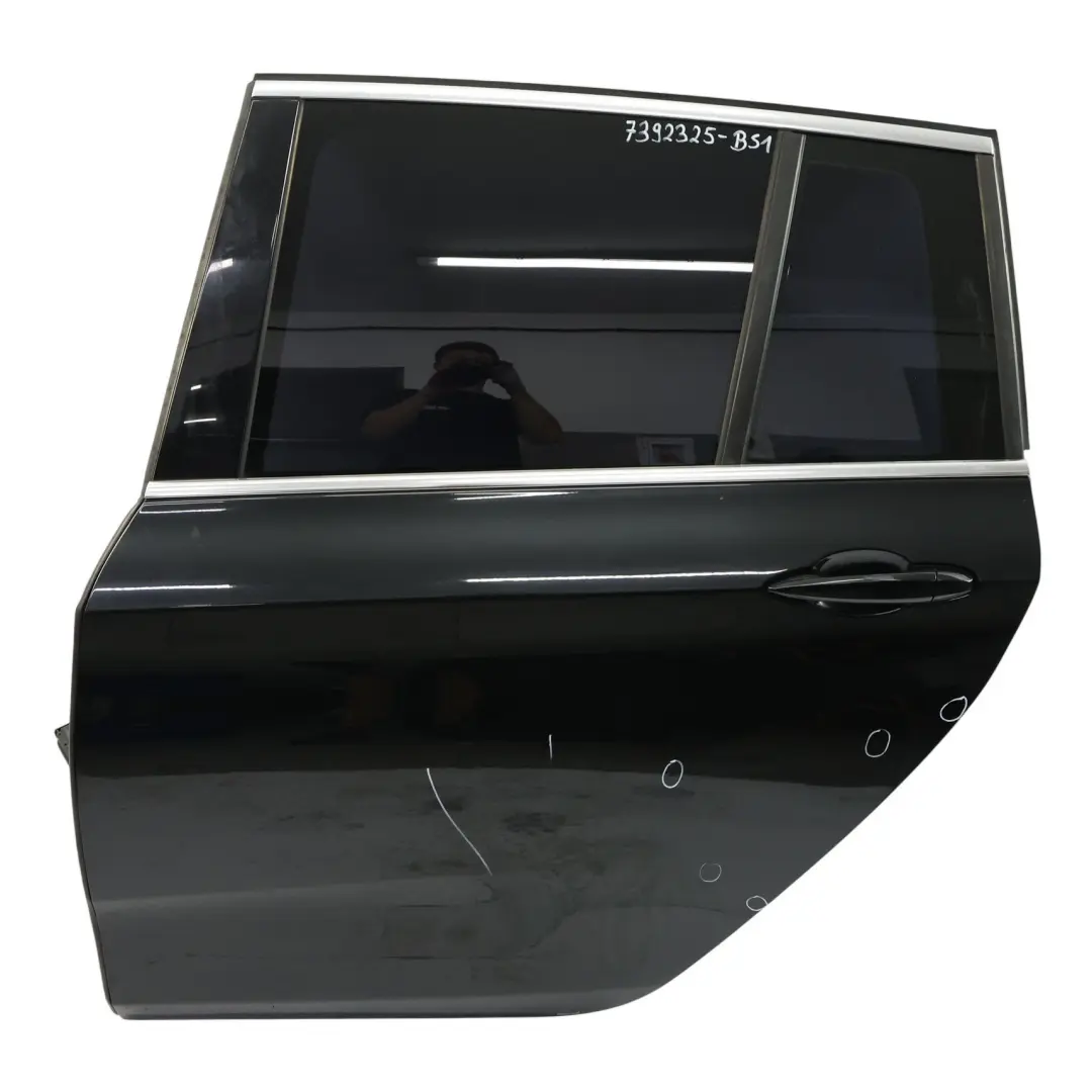 Tür Hinten Links Schwarz Saphir Metallic - 475 für BMW F46 Gran Tourer mit Teilenummer 7392325 BMW F46 Gran Tourer Tür Hinten Links Schwarz Saphir Metallic - 475 - SKU 7392325-BS1 - Teilenummer 7392325