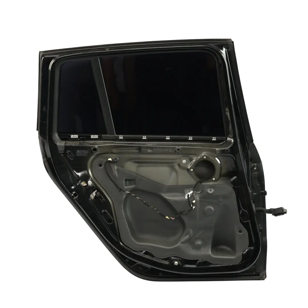 Drzwi Lewe Tylne Black Sapphire Czarny Metalik - 475 do BMW F46 Gran Tourer o numerze 7392325 BMW F46 Gran Tourer Drzwi Lewe Tylne Black Sapphire Czarny Metalik - 475 - SKU 7392325-BS1 - Numer Części 7392325