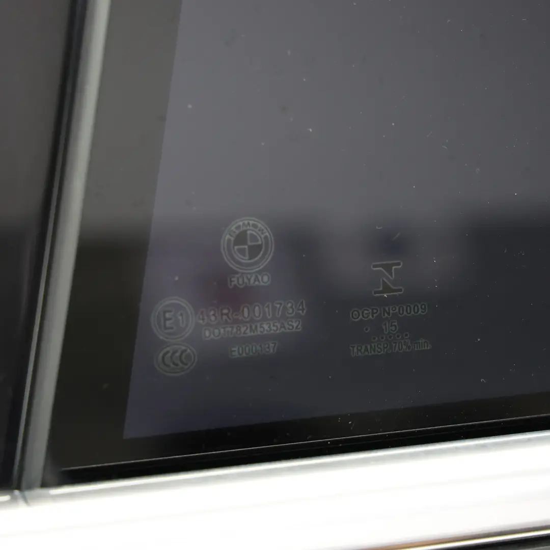 Arrière Gauche Black Sapphire Metallic - 475 pour BMW F46 Gran Tourer Porte à propos du numéro de pièce 7392325 BMW F46 Gran Tourer Porte Arrière Gauche Black Sapphire Metallic - 475 - SKU 7392325-BS1 - Numéro de pièce 7392325