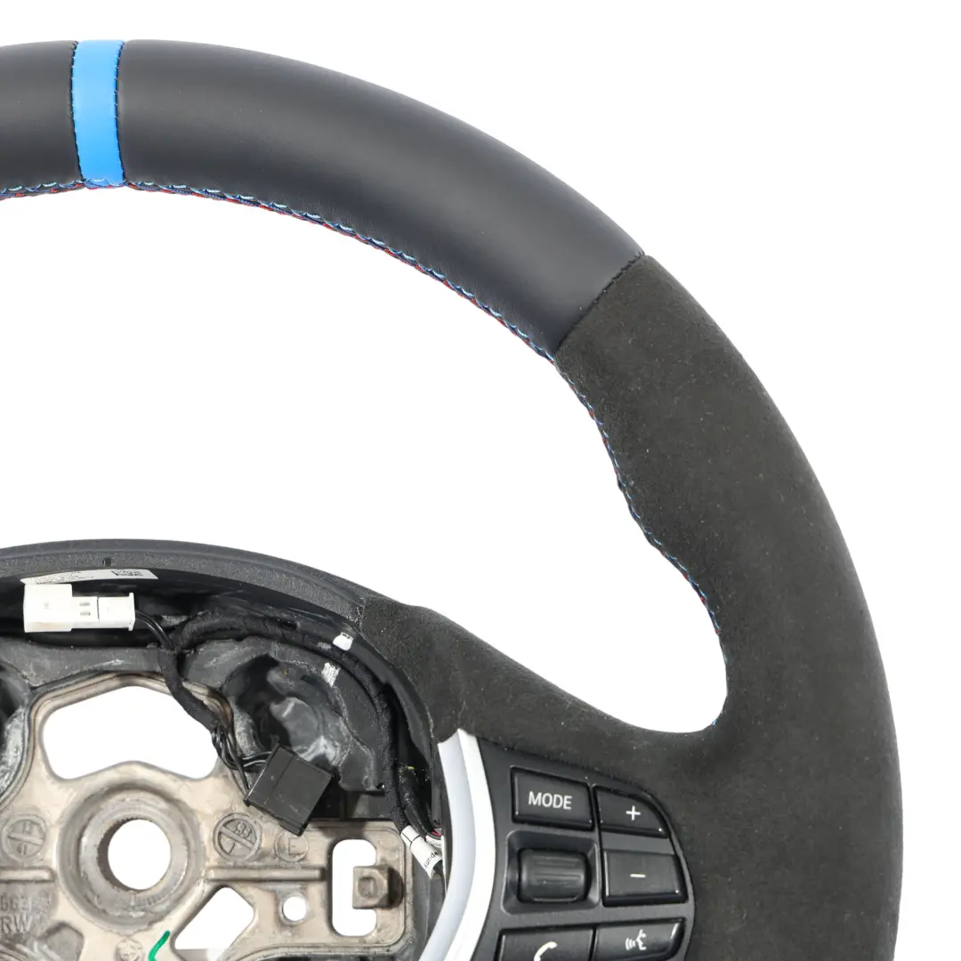 Volant NEUF Cuir Noir Alcantara M Sport Epais pour BMW F20 F21 F30 F32 à propos du numéro de pièce 7845877 BMW F20 F21 F30 F32 Volant NEUF Cuir Noir Alcantara M Sport Epais - SKU 7845877-5 - Numéro de pièce 7845877