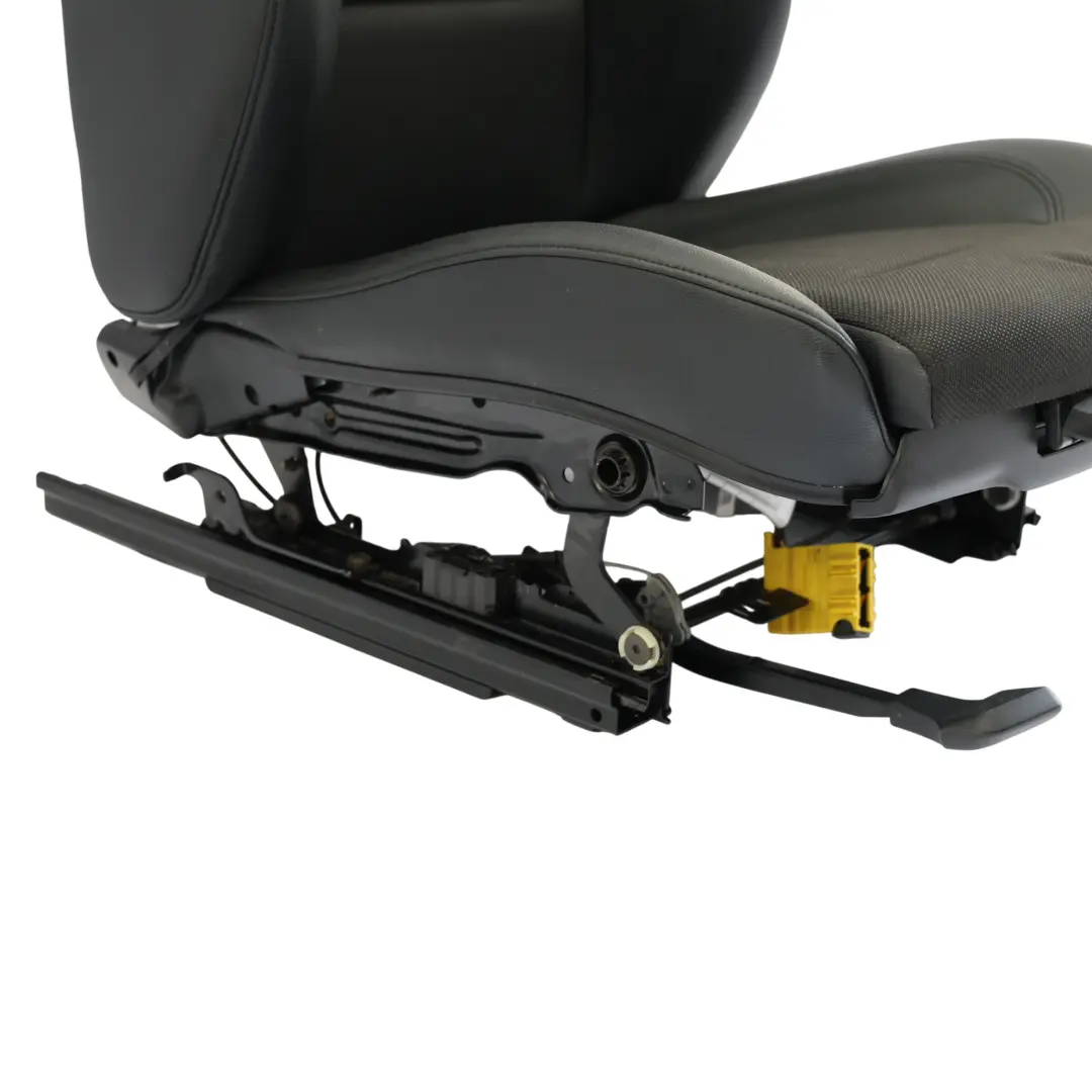 Siège avant BMW E81 E82 M Sport gauche Côté tissu noir / simili cuir pour à propos du numéro de pièce 7903451 Siège avant BMW E81 E82 M Sport gauche Côté tissu noir / simili cuir - SKU 7903451-2 - Numéro de pièce 7903451