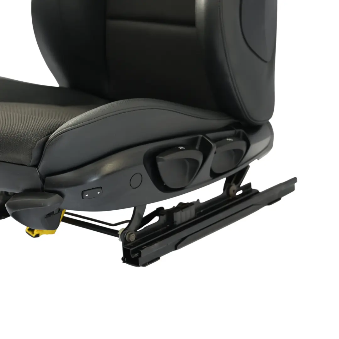 Sedile anteriore BMW E81 E82 M Sport lato sinistro Panno nero / similpelle per con numero di parte 7903451 Sedile anteriore BMW E81 E82 M Sport lato sinistro Panno nero / similpelle - SKU 7903451-2 - Numero di parte 7903451