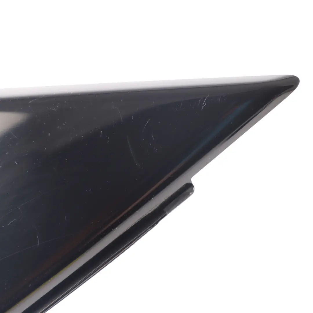 Cubierta Triangular Puerta Trasera Esquina Derecha para Audi Q2 GA con número de pieza 81A837638 Audi Q2 GA Cubierta Triangular Puerta Trasera Esquina Derecha - SKU 81A837638 - Número de pieza 81A837638