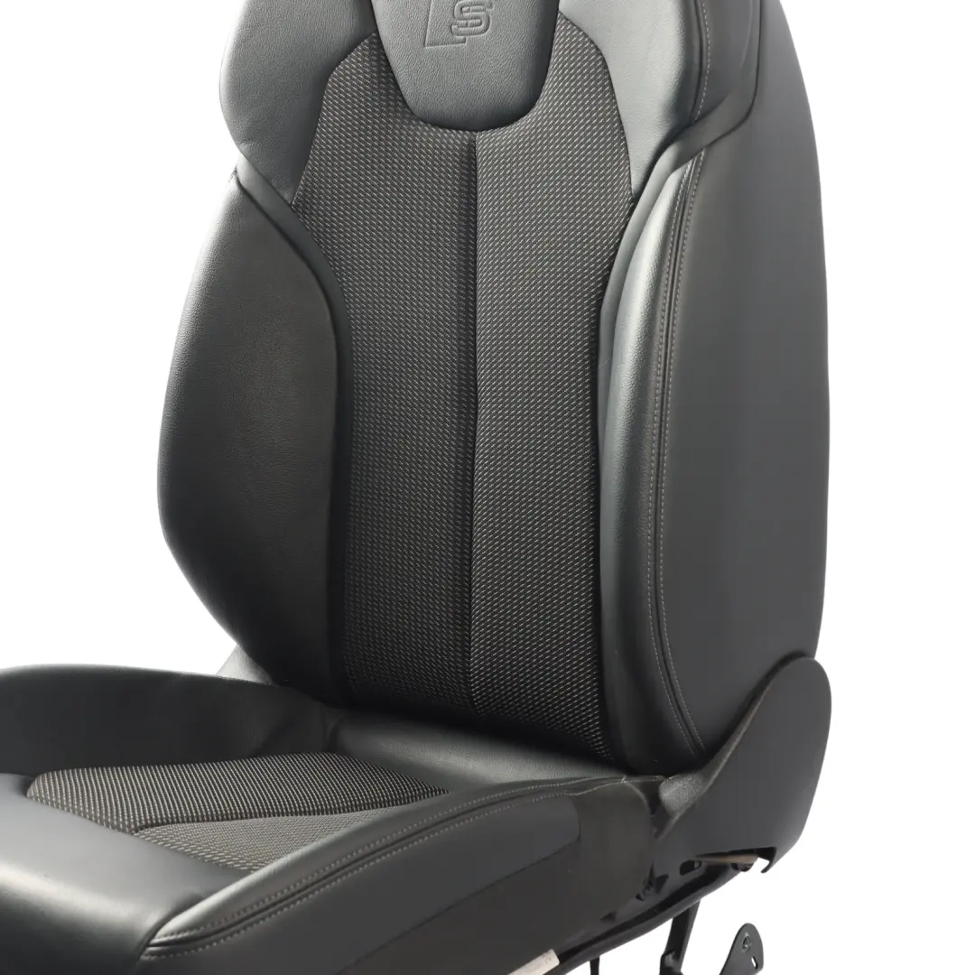 Sedile Anteriore Destro Interno S Line Mezza Pelle Nero Grigio per Audi Q2 GA con numero di parte 81A881806AP Audi Q2 GA Sedile Anteriore Destro Interno S Line Mezza Pelle Nero Grigio - SKU 81A881806AP-2 - Numero di parte 81A881806AP