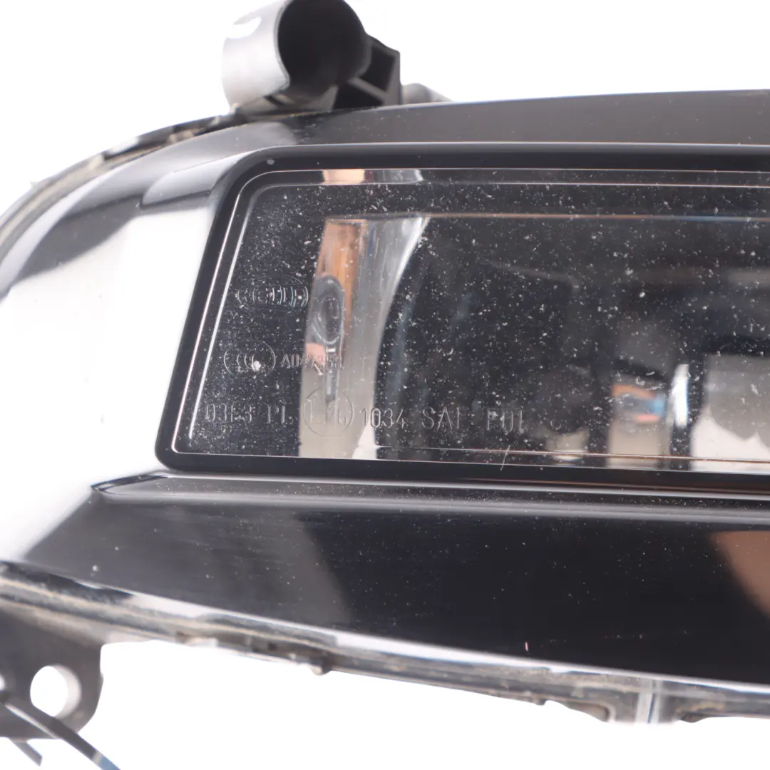Lampa Przeciwmgielna Przód Prawo do Audi A5 8T o numerze 8K0941700C Audi A5 8T Lampa Przeciwmgielna Przód Prawo - SKU 8K0941700C - Numer Części 8K0941700C