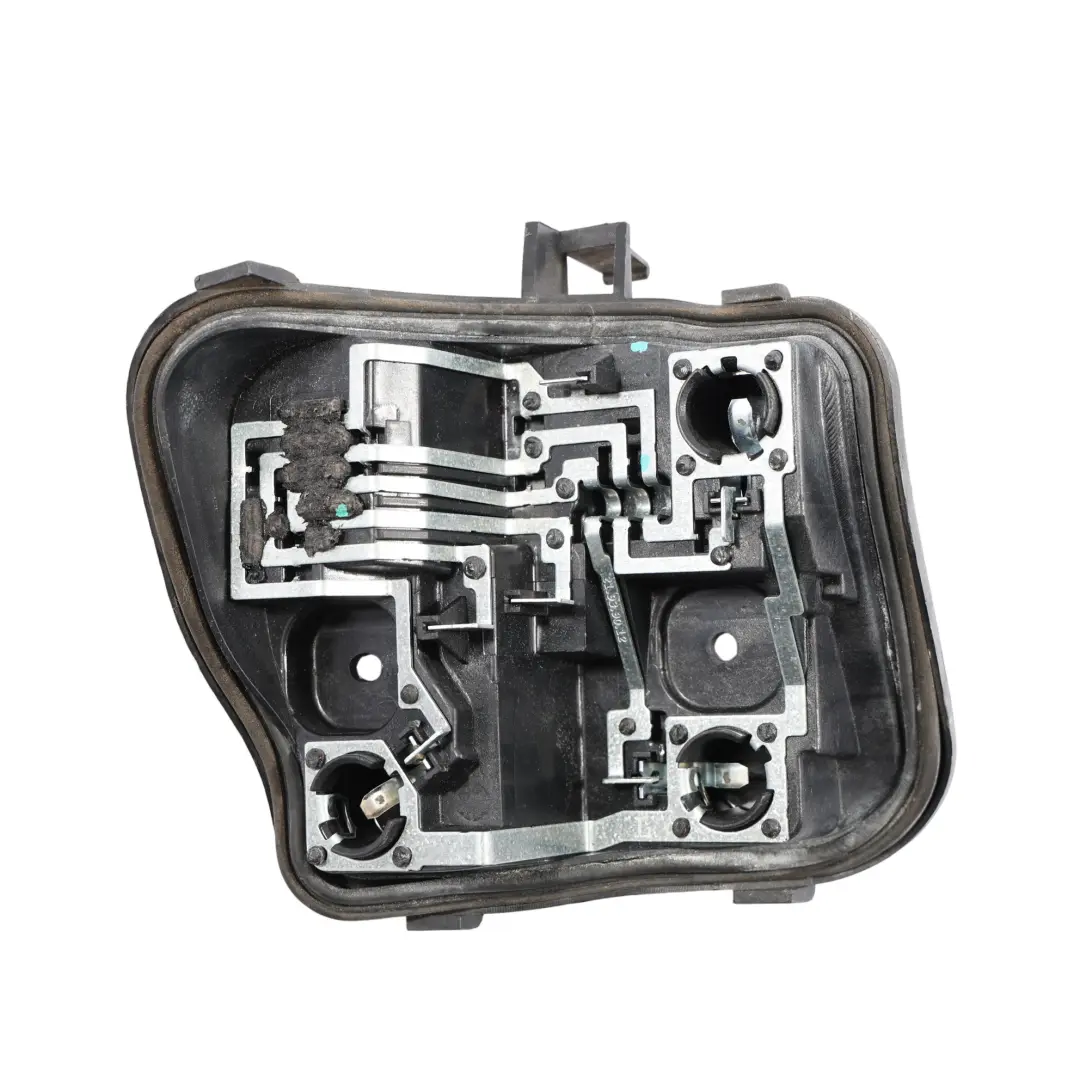 Uchwyt Gniazdo Wkład Zewnętrznej Tylnej Lewej Lampy do Audi A3 8P o numerze 8P4945257D Audi A3 8P Uchwyt Gniazdo Wkład Zewnętrznej Tylnej Lewej Lampy - SKU 8P4945257D - Numer Części 8P4945257D