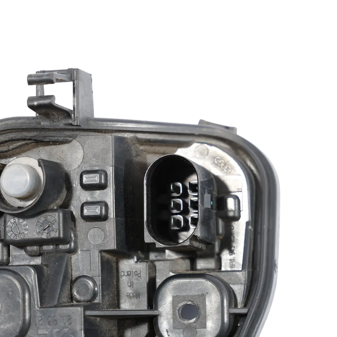 Exterior Trasero Izquierdo Soporte De La Bombilla De Luz para Audi A3 8P con número de pieza 8P4945257D Audi A3 8P Exterior Trasero Izquierdo Soporte De La Bombilla De Luz - SKU 8P4945257D - Número de pieza 8P4945257D