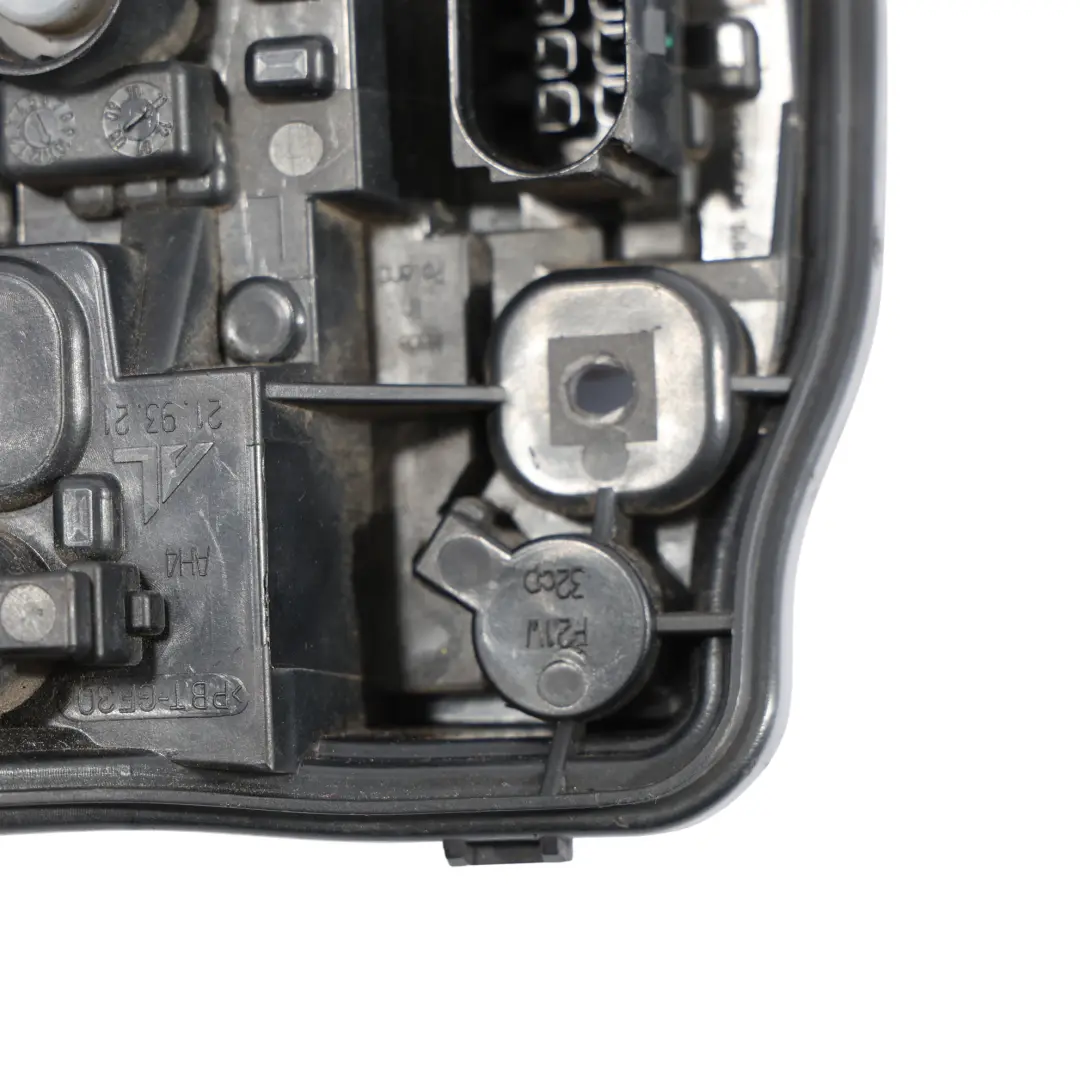 Exterior Trasero Izquierdo Soporte De La Bombilla De Luz para Audi A3 8P con número de pieza 8P4945257D Audi A3 8P Exterior Trasero Izquierdo Soporte De La Bombilla De Luz - SKU 8P4945257D - Número de pieza 8P4945257D