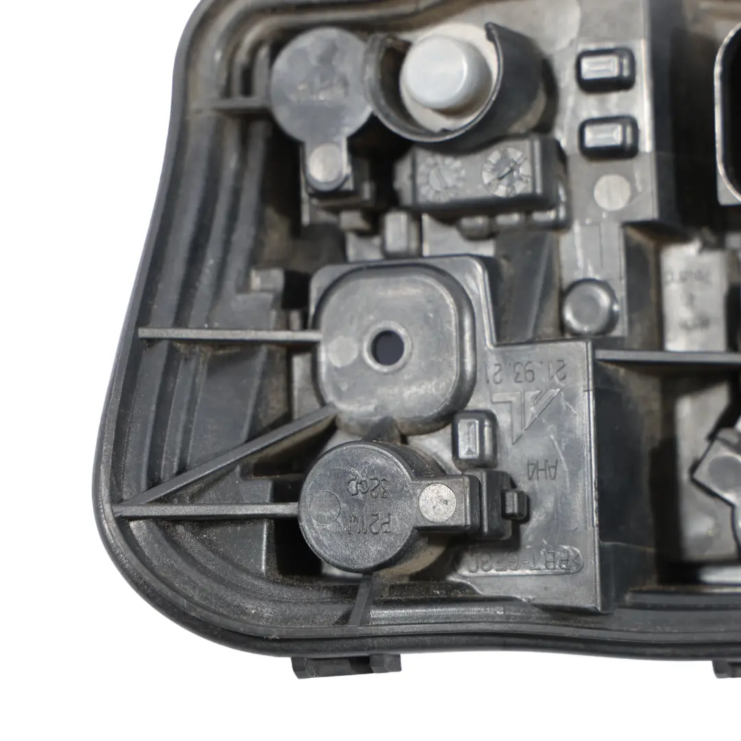 Support De Fixation D'Ampoule Arrière Gauche pour Audi A3 8P à propos du numéro de pièce 8P4945257D Audi A3 8P Support De Fixation D'Ampoule Arrière Gauche - SKU 8P4945257D - Numéro de pièce 8P4945257D